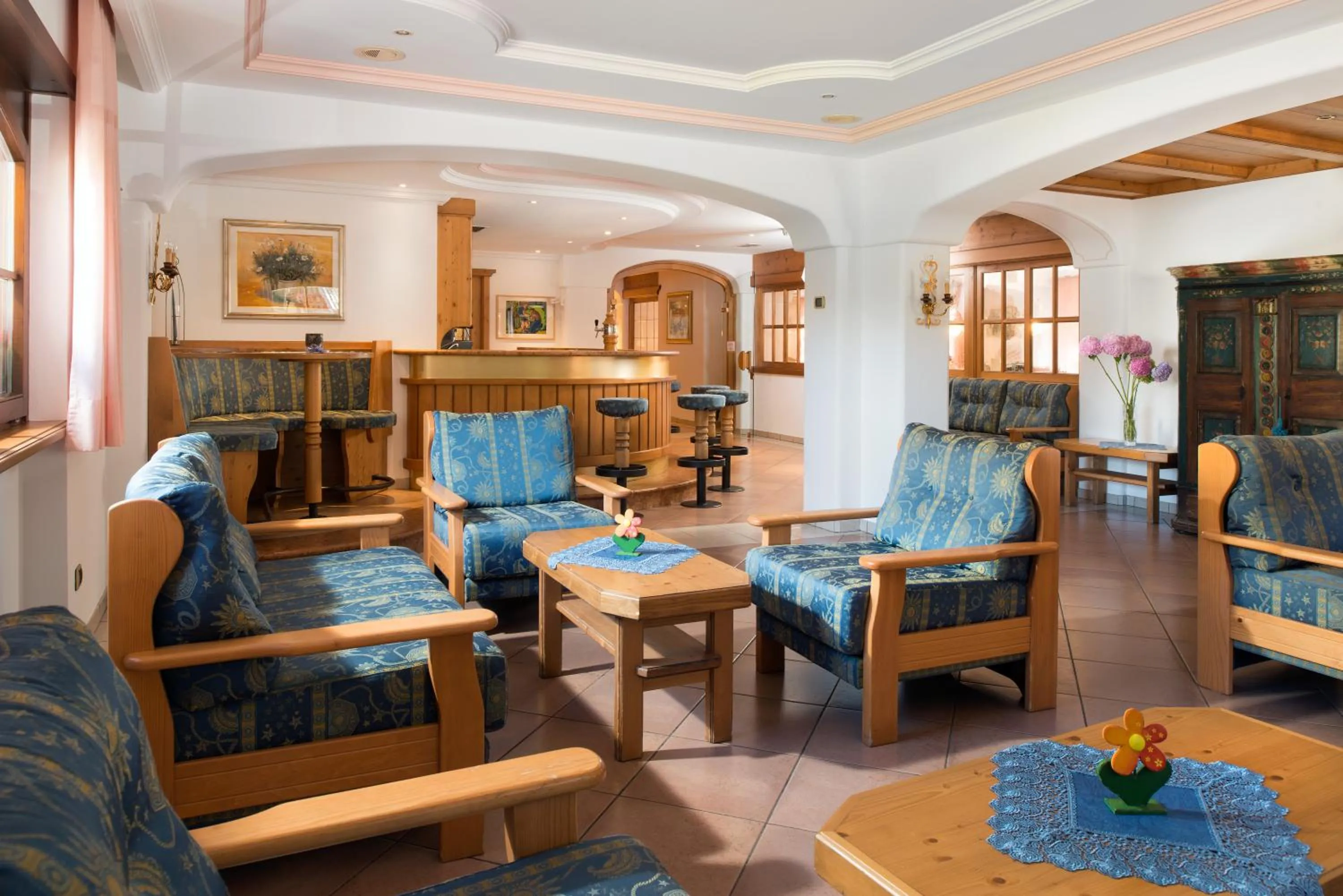 Communal lounge/ TV room in Garni Aritz