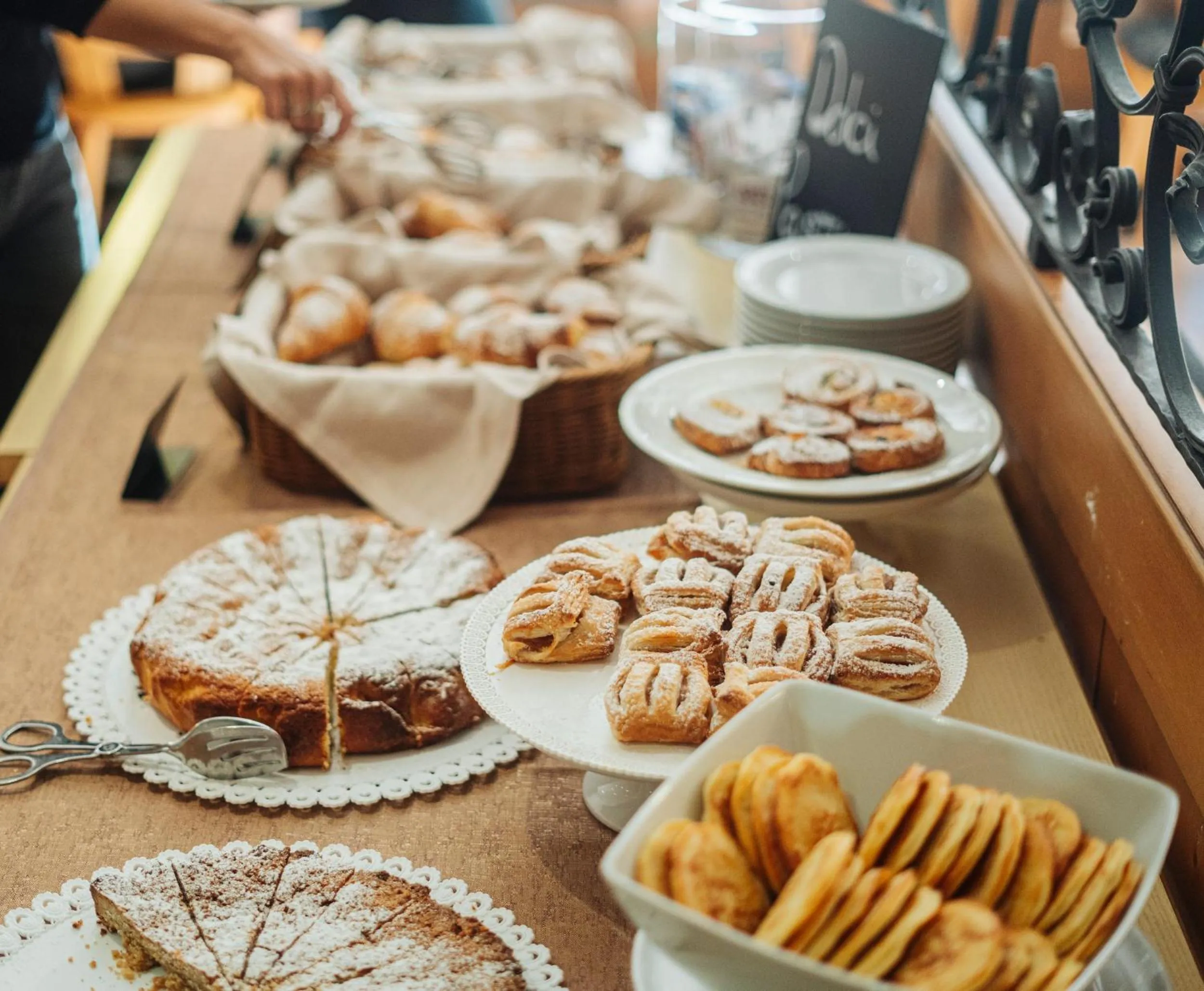 Buffet breakfast in Garni Aritz