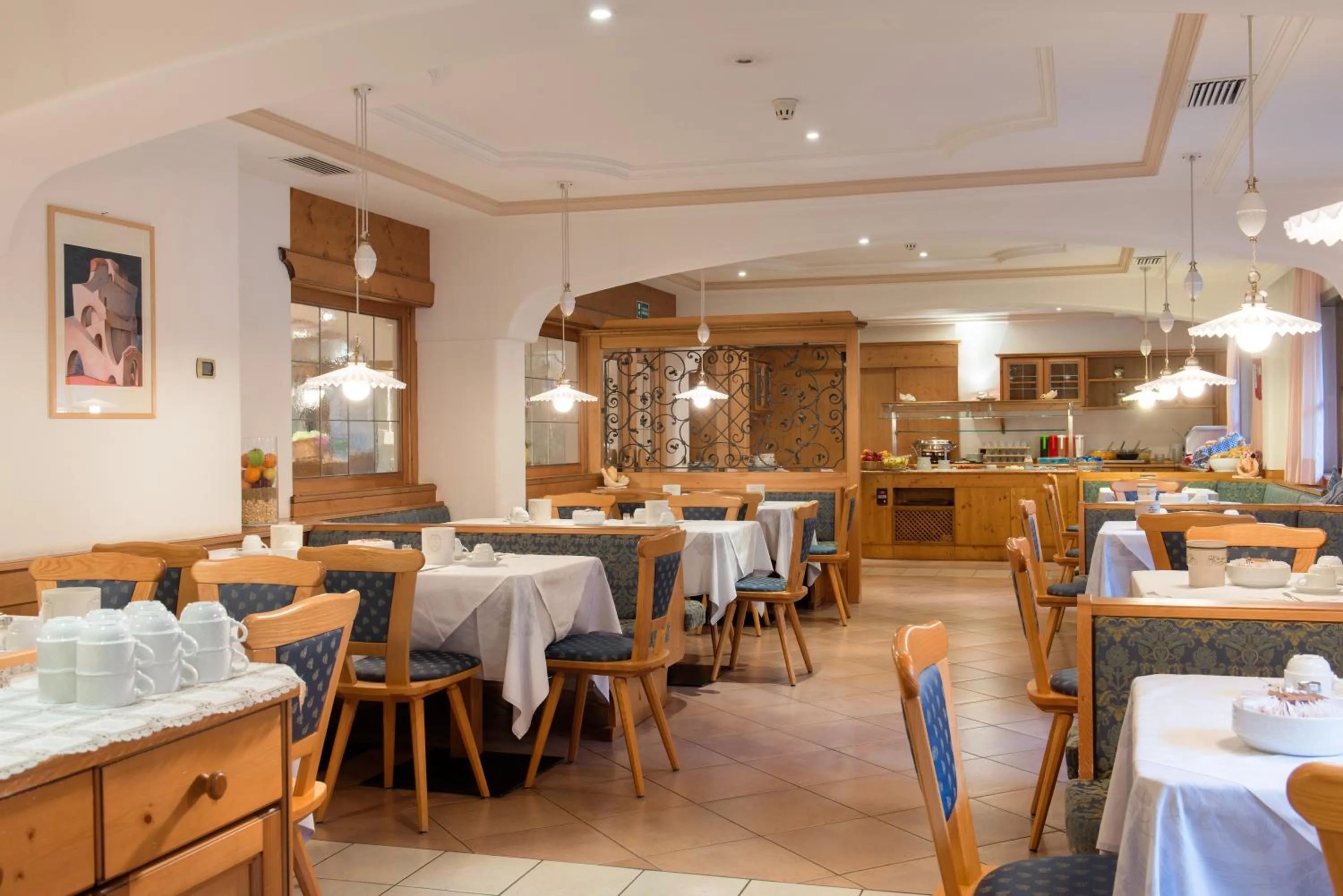 Restaurant/places to eat in Garni Aritz