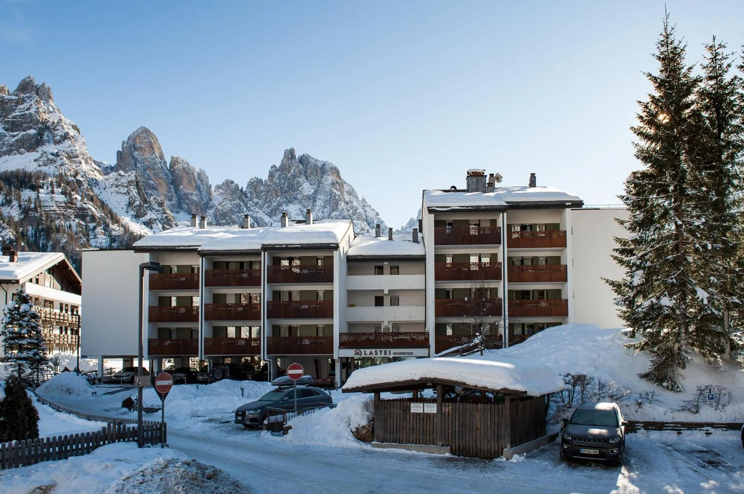 Property building in Residence Lastei