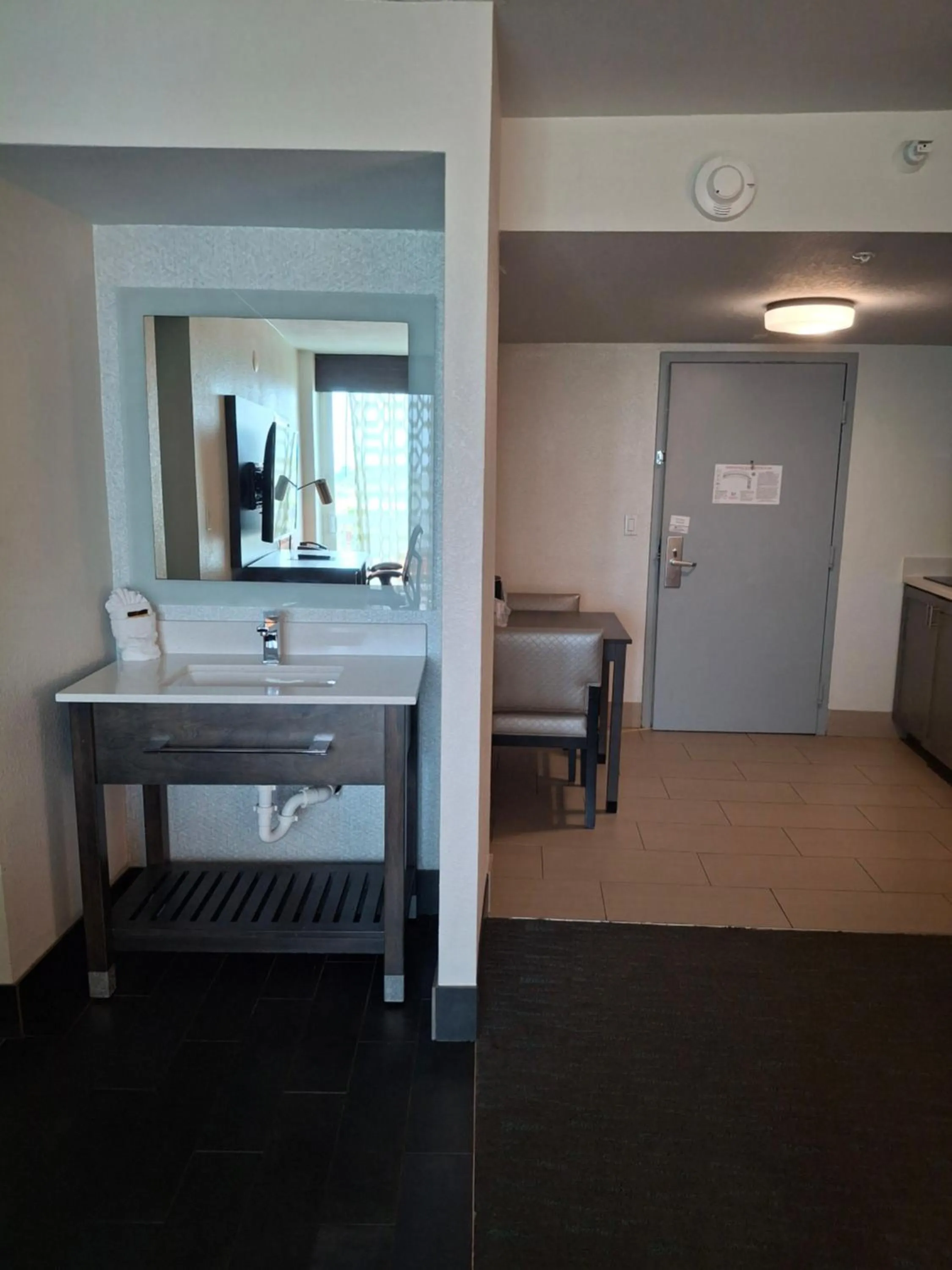 Kitchen or kitchenette in Best Western Plus Daytona Inn Seabreeze