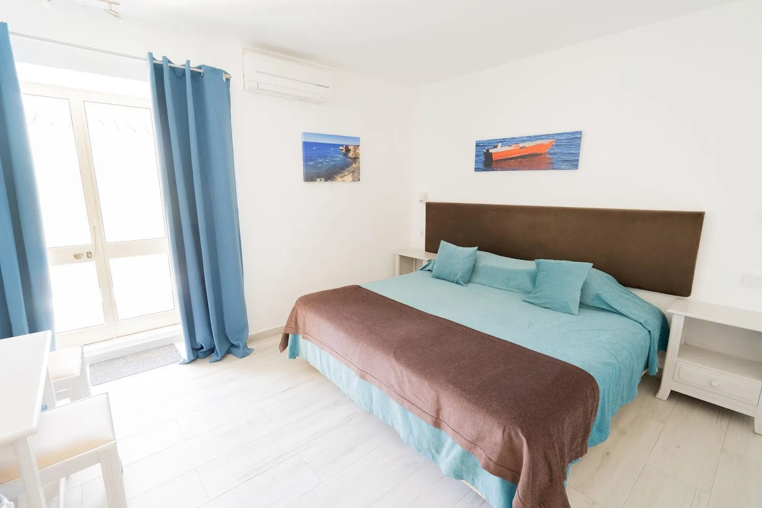 Bed in Luz Beach Apartments