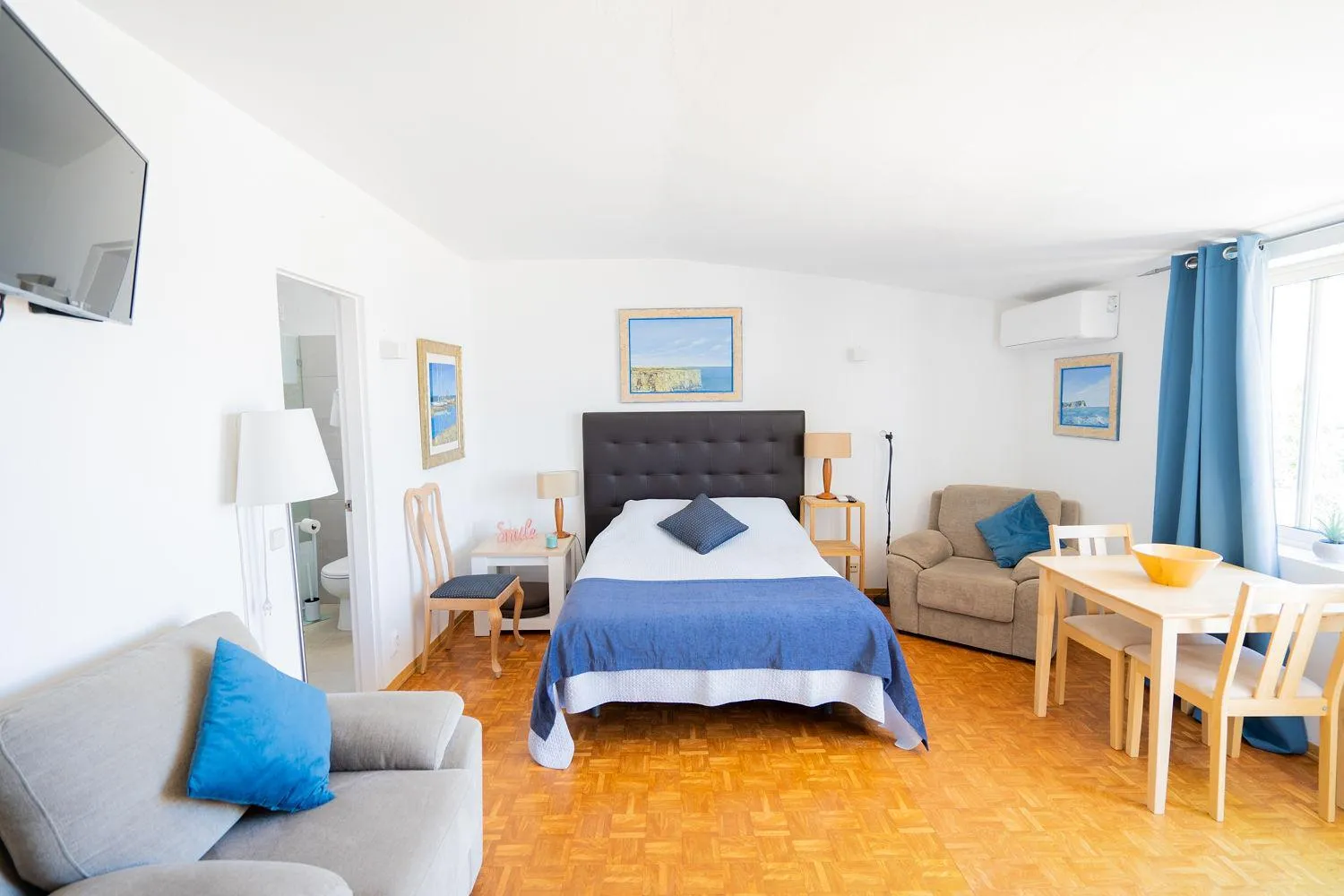 Bed in Luz Beach Apartments