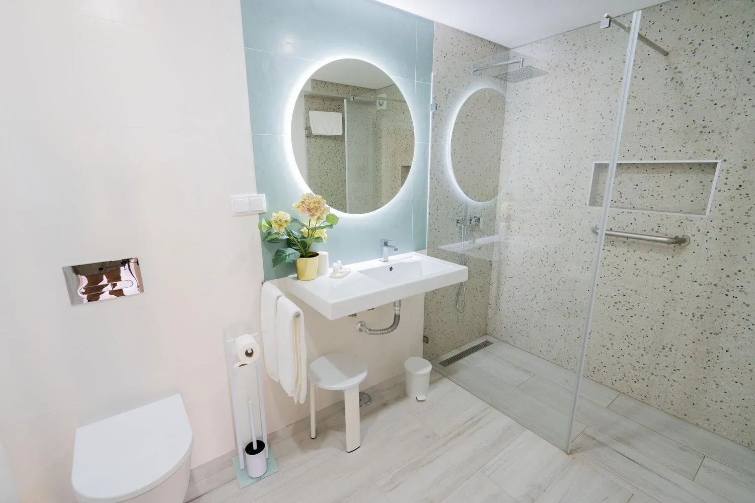 Shower in Luz Beach Apartments