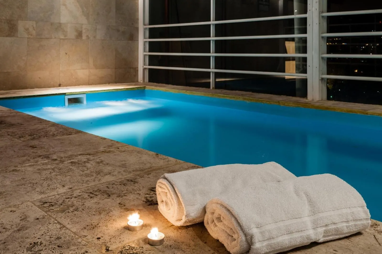 Swimming pool in Hotel Mendoza