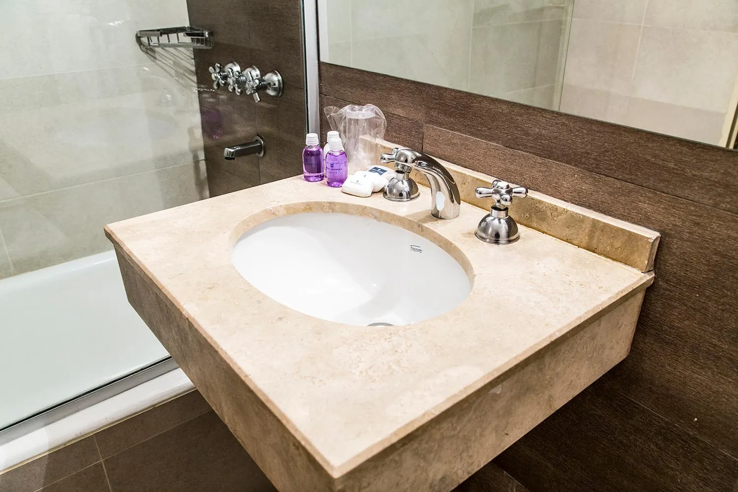 Bathroom in Hotel Mendoza