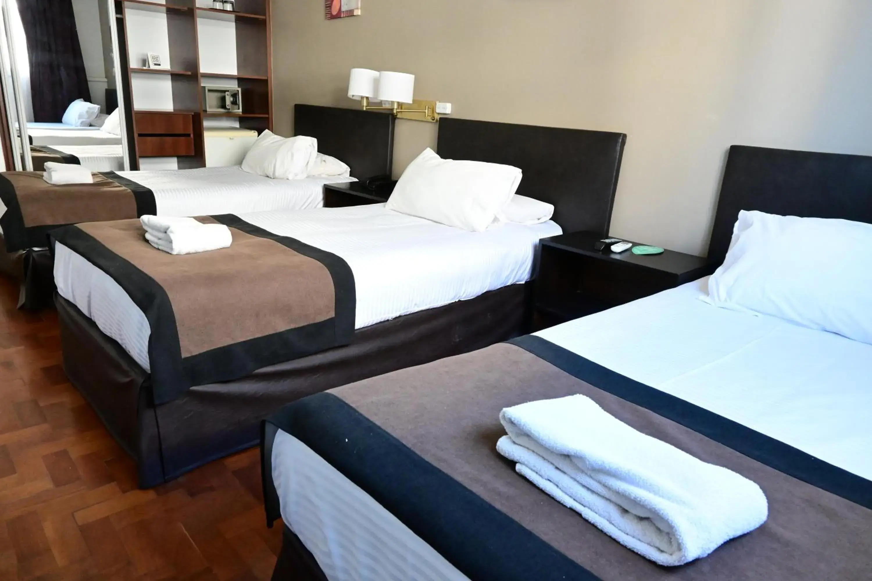 Bedroom, Bed in Hotel Mendoza Bedroom, Bed in Hotel Mendoza