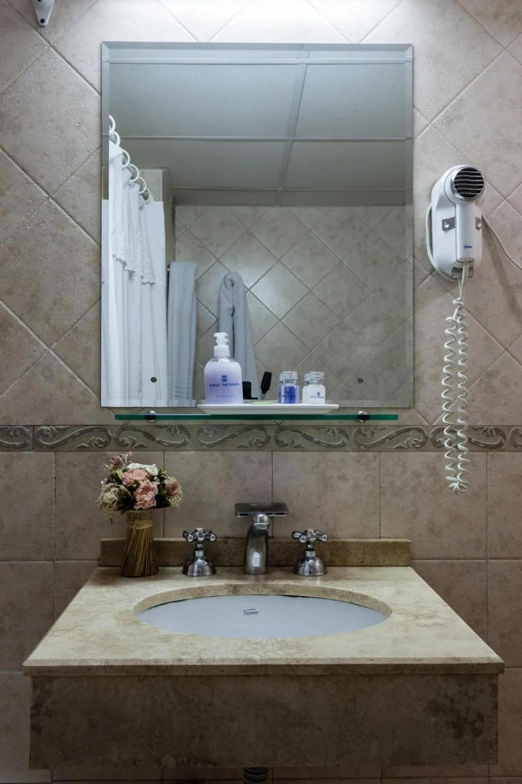 Bathroom in Hotel Mendoza