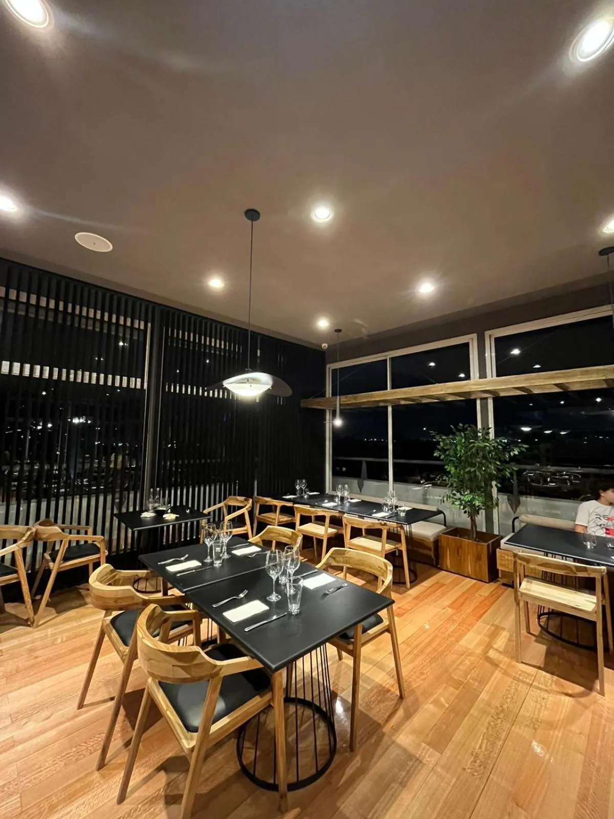 Restaurant/places to eat in Hotel Mendoza