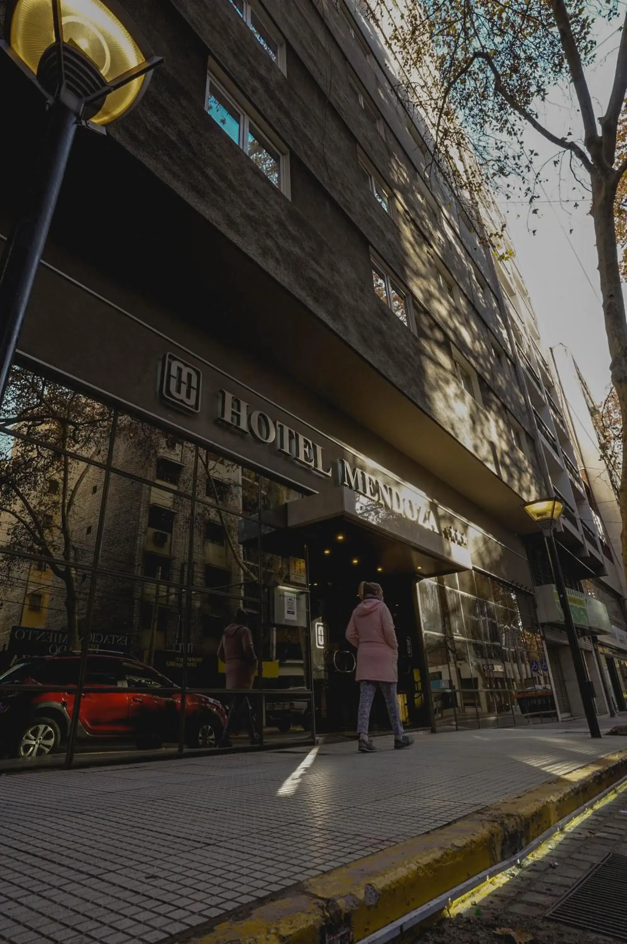 Facade/entrance in Hotel Mendoza Facade/entrance in Hotel Mendoza