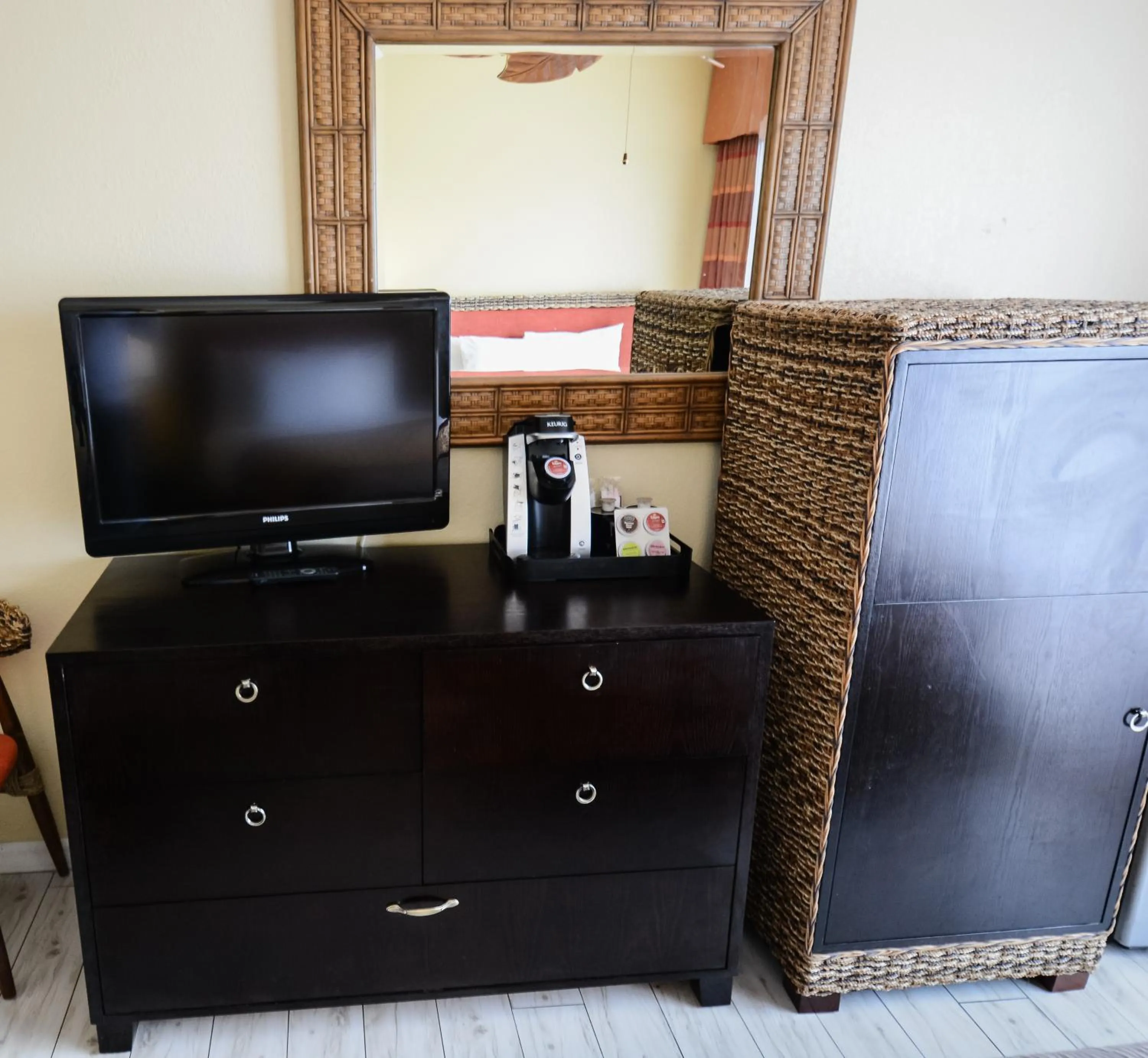 TV and multimedia in Royal Inn Beach Hutchinson Island