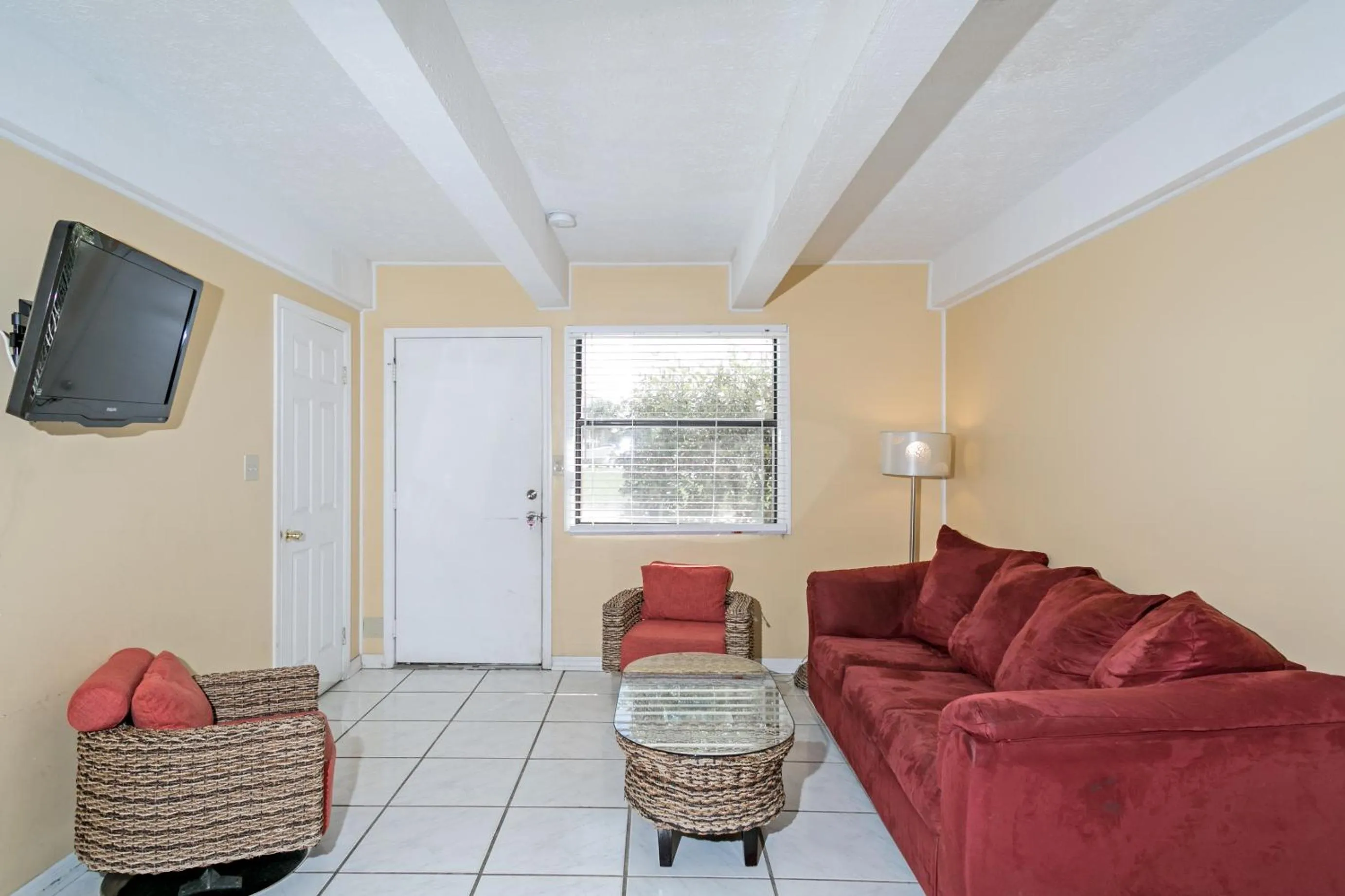 Living room in Royal Inn Beach Hutchinson Island