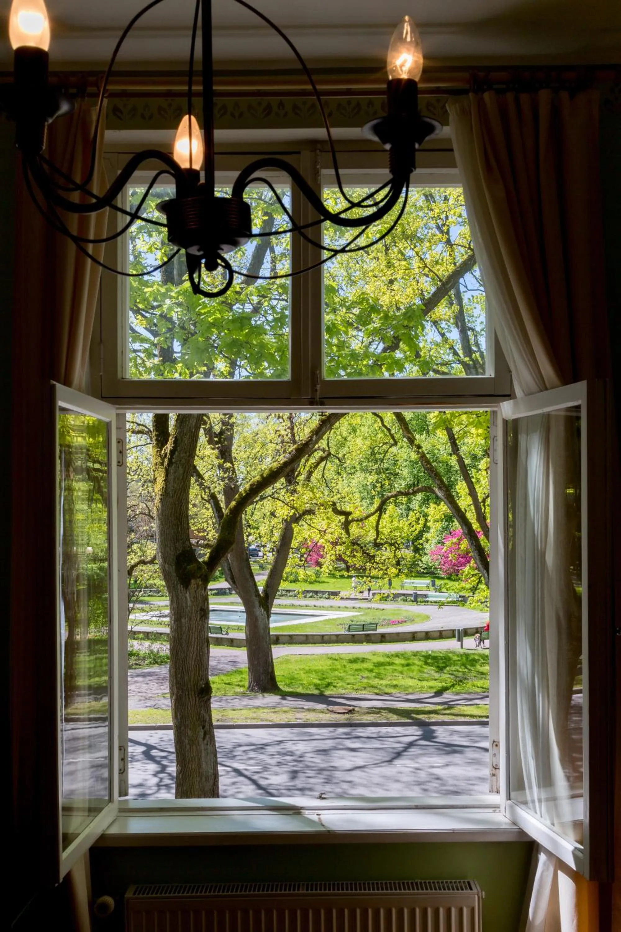 Spring in Koidulapark Hotell