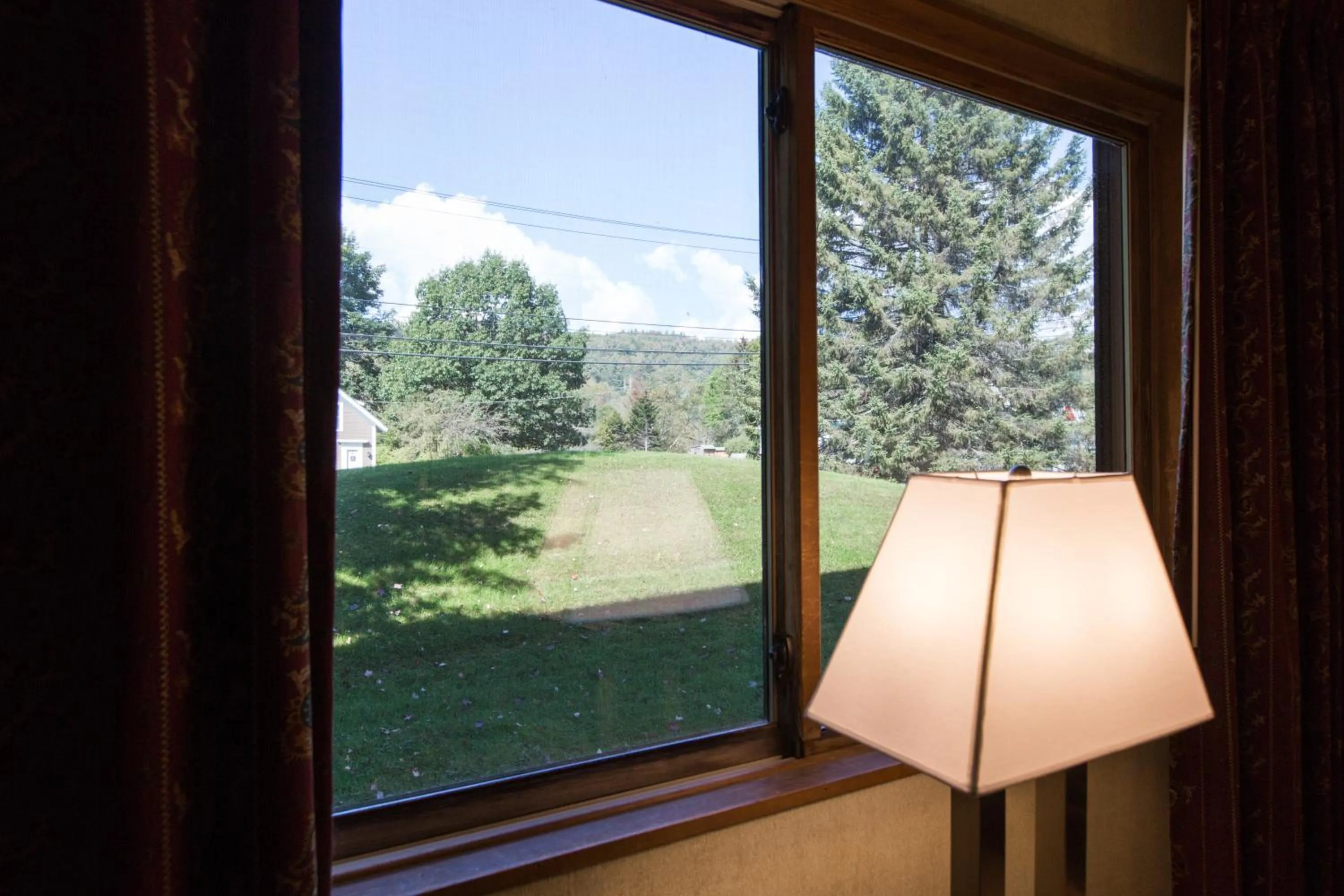 Natural landscape in Commodores Inn