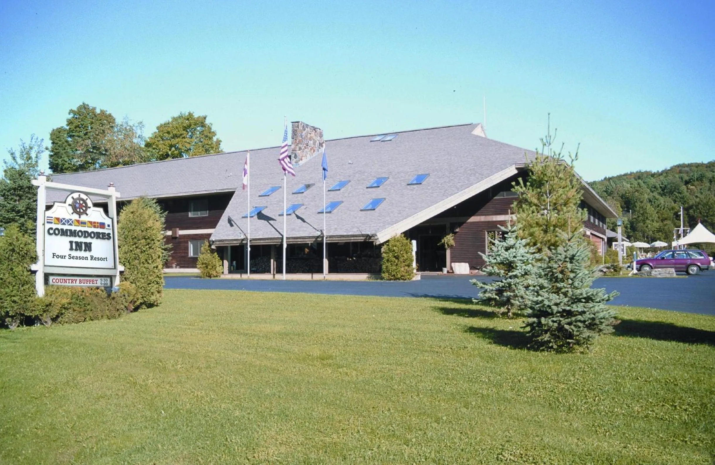 Property building in Commodores Inn