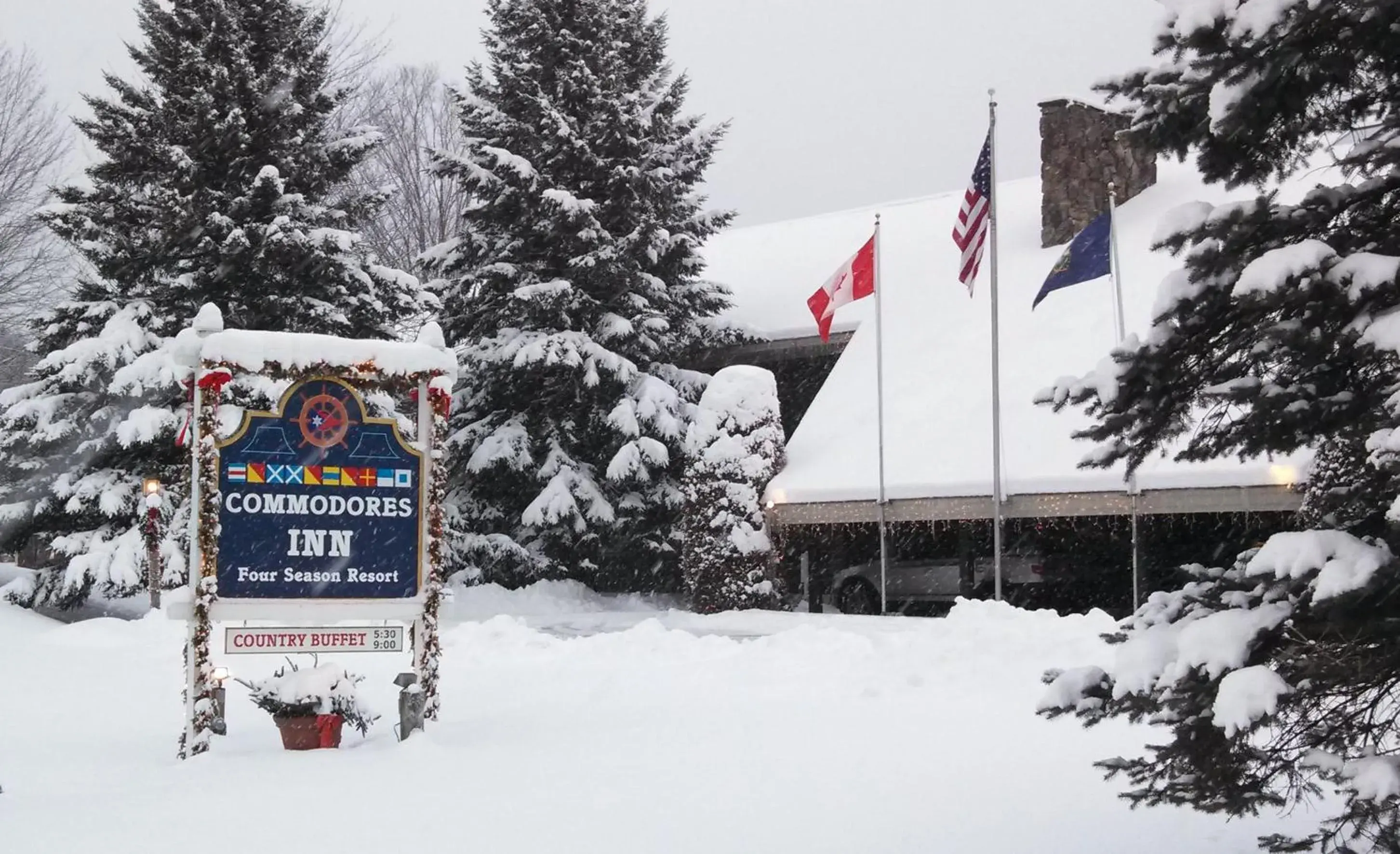 Property building in Commodores Inn Property building in Commodores Inn