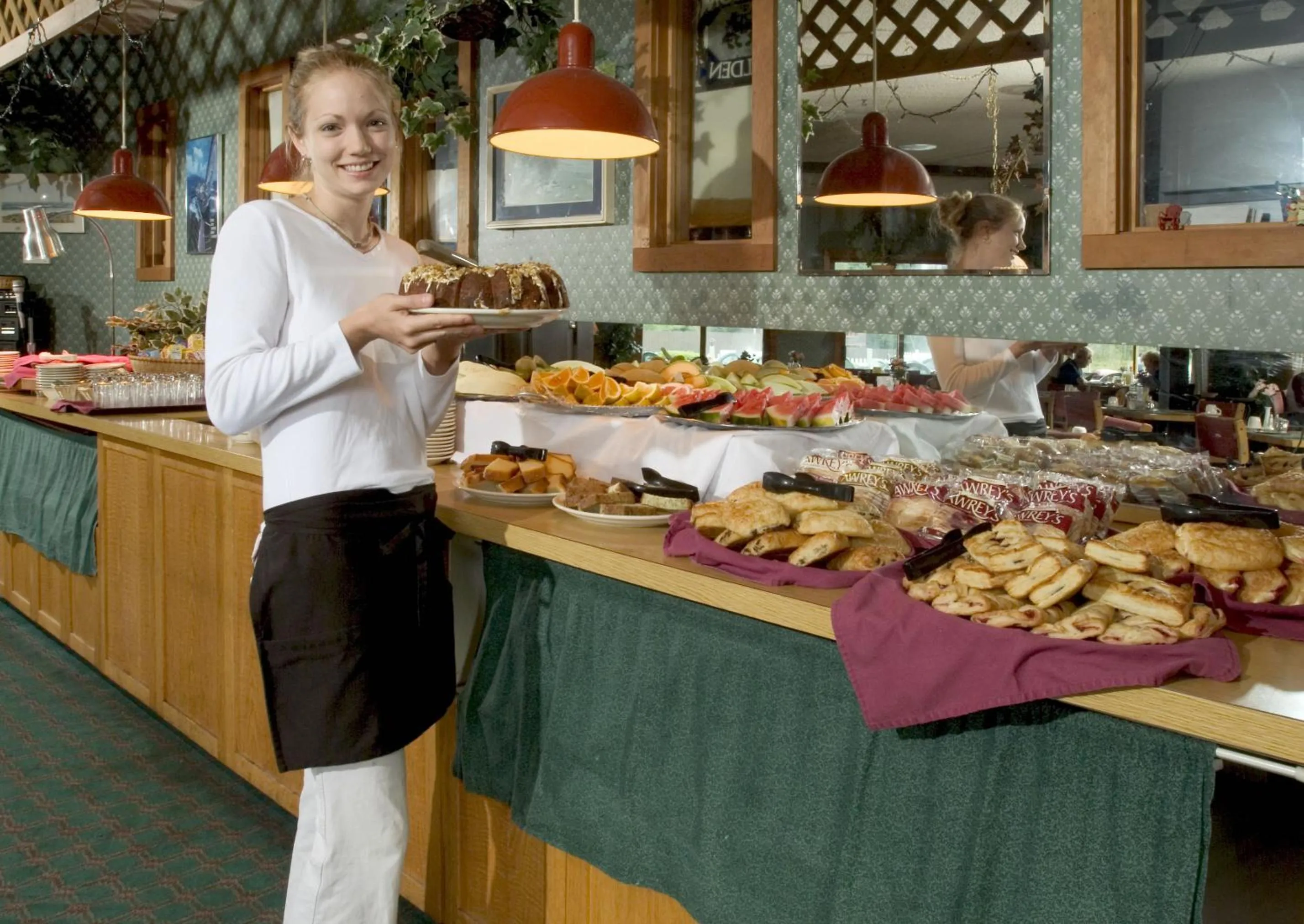 Restaurant/places to eat in Commodores Inn