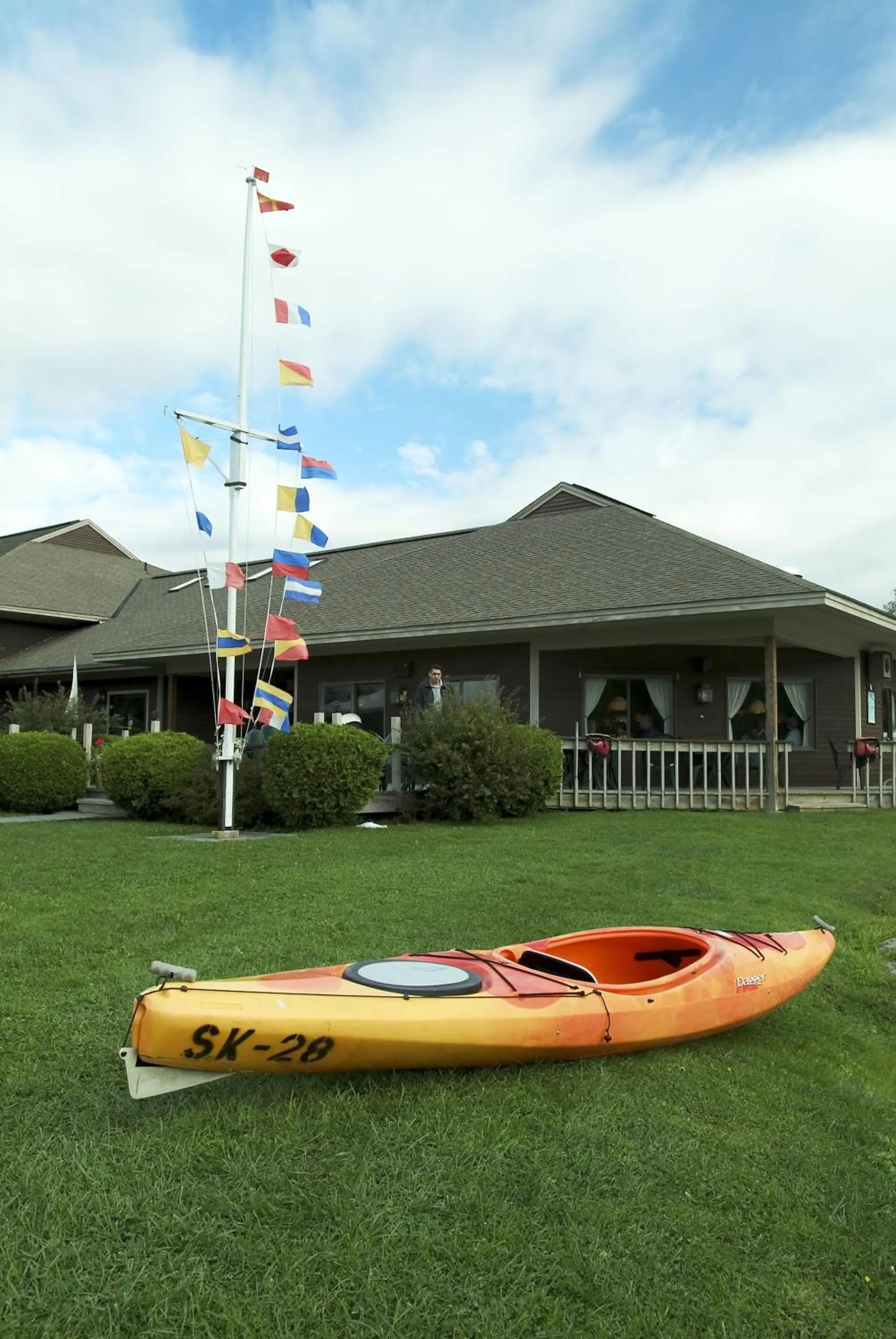 Property building in Commodores Inn