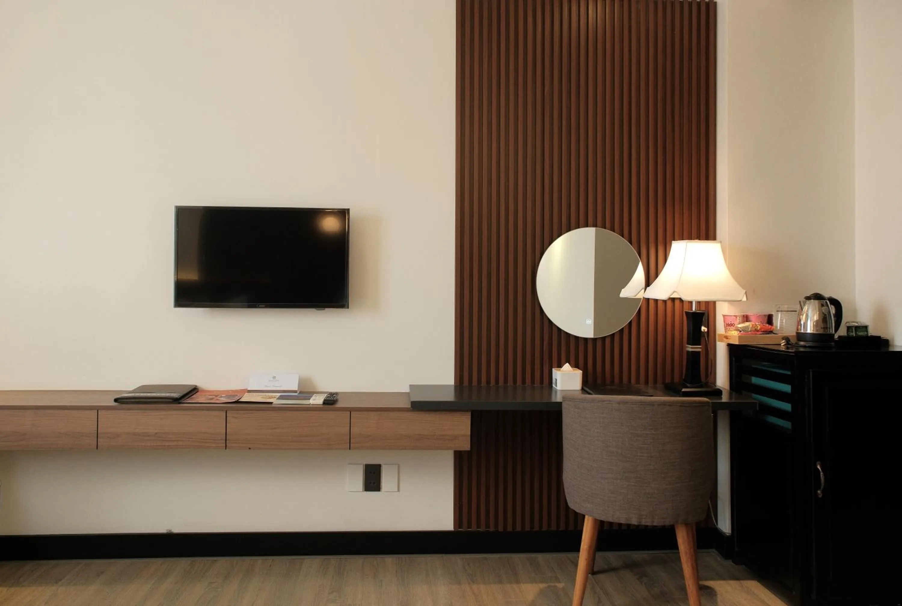 TV and multimedia in Rosaleen Boutique Hotel