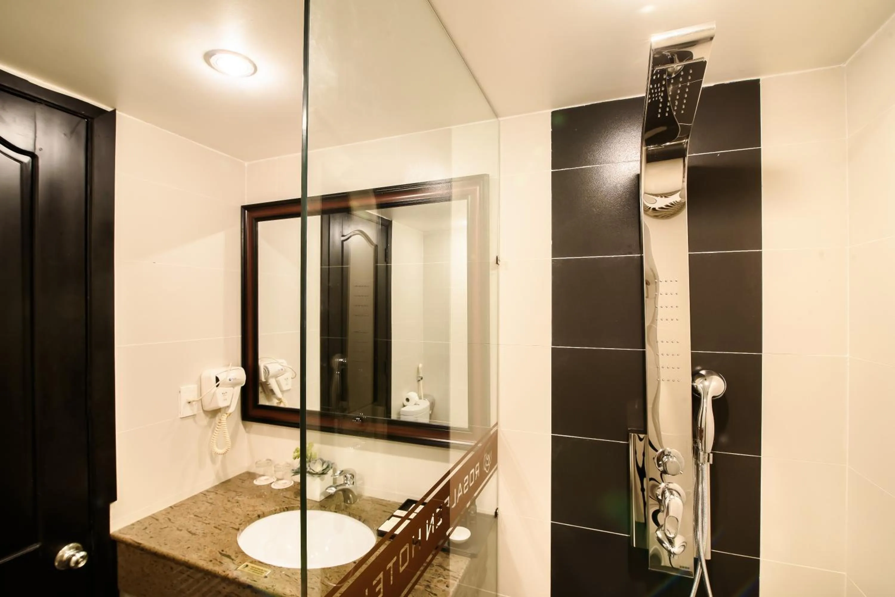 Shower in Rosaleen Boutique Hotel