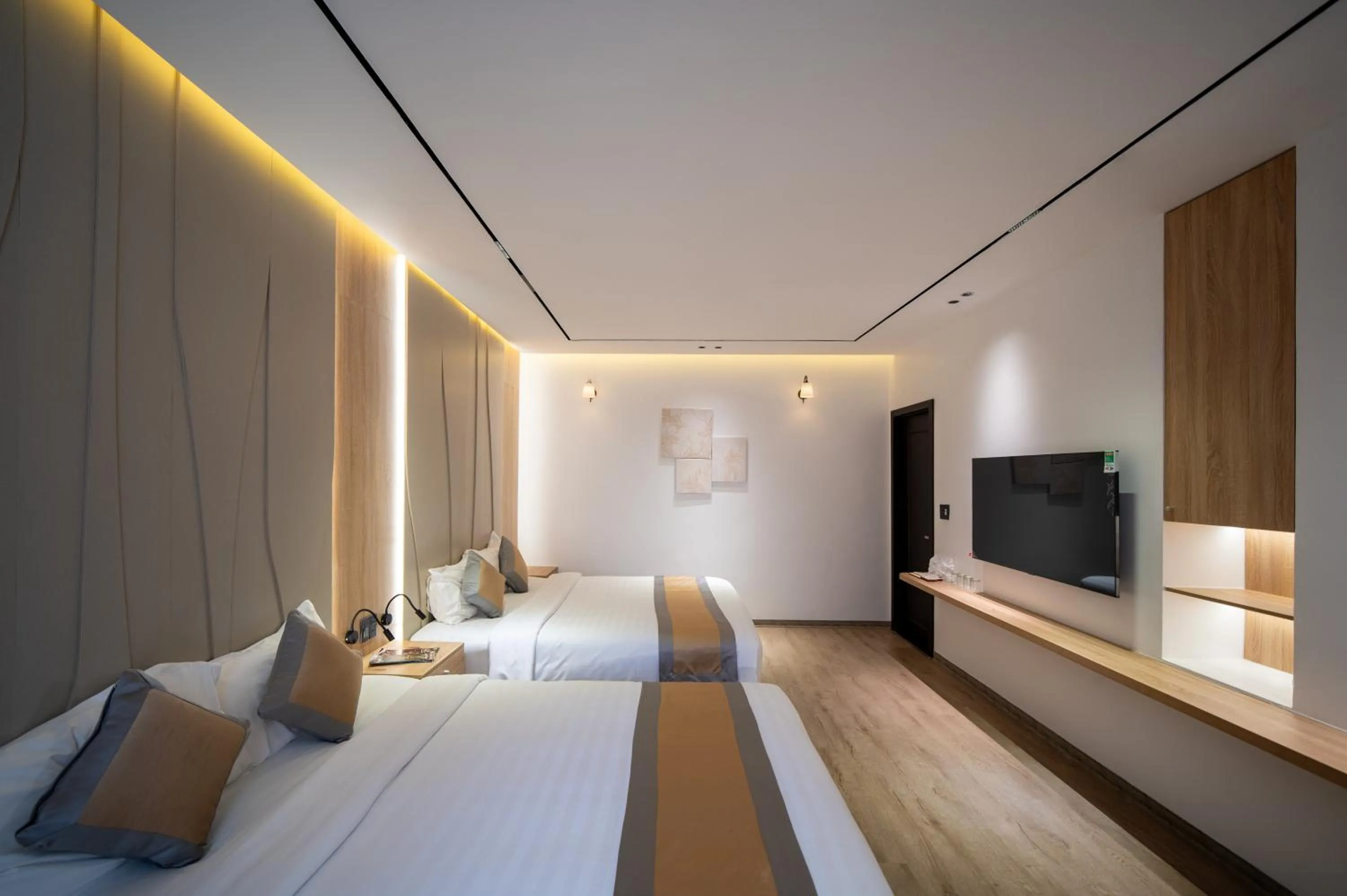 Communal lounge/ TV room, Bed in Rosaleen Boutique Hotel