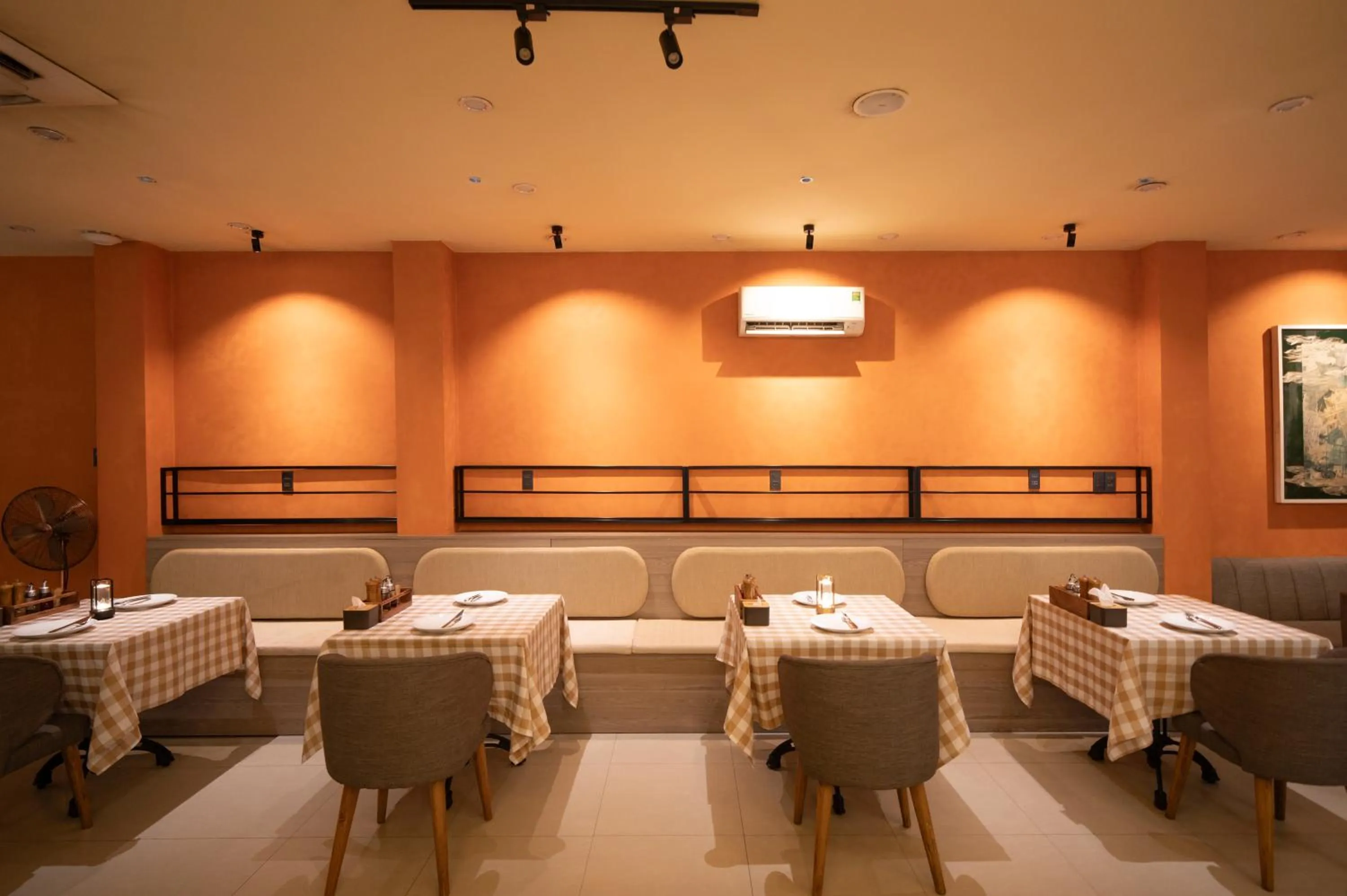 Restaurant/places to eat in Rosaleen Boutique Hotel