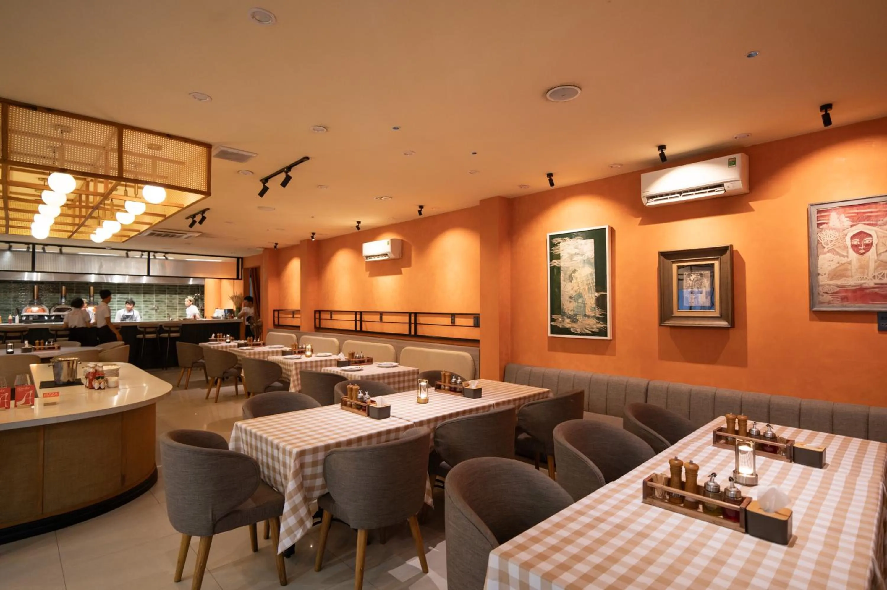 Restaurant/places to eat in Rosaleen Boutique Hotel