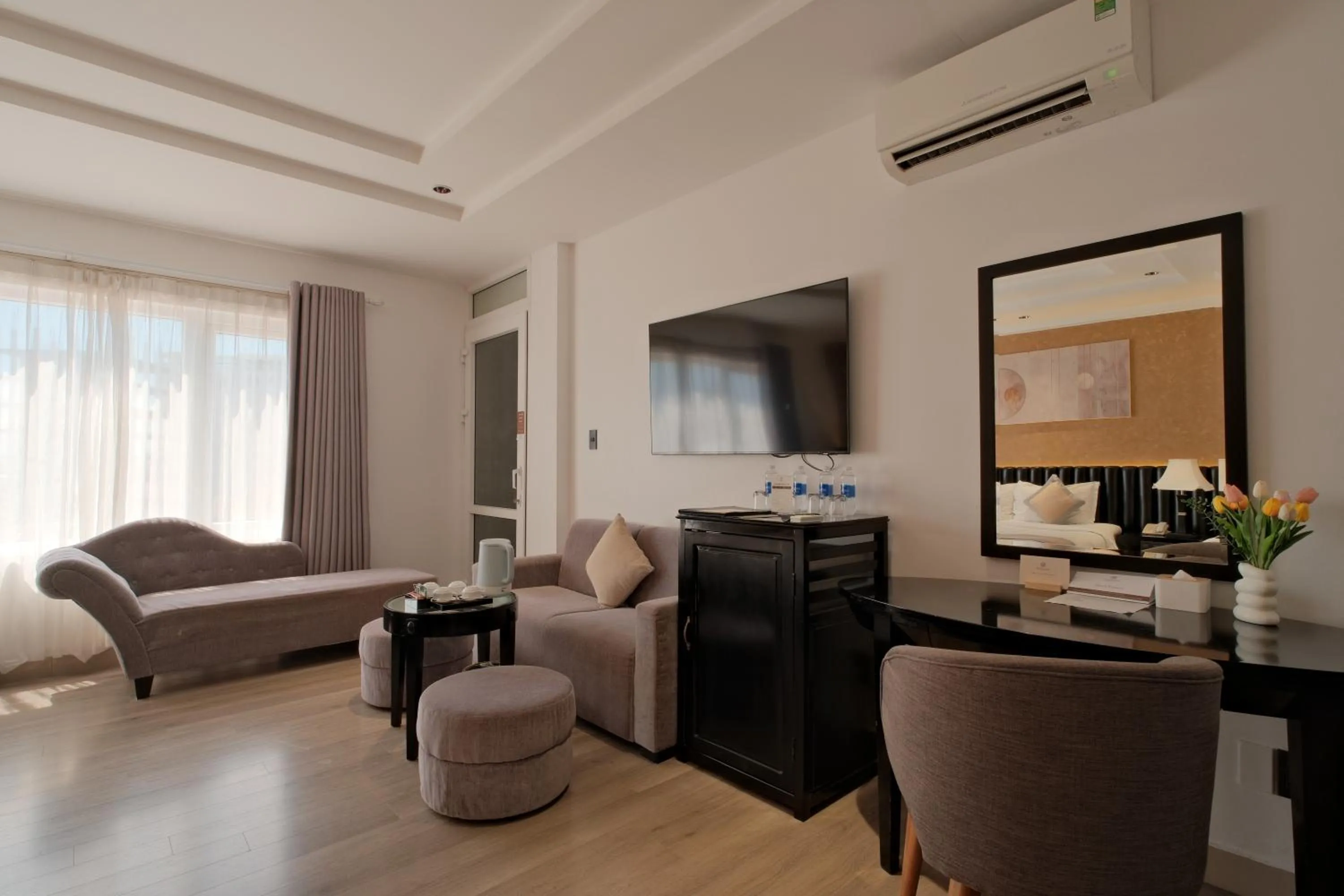 TV and multimedia in Rosaleen Boutique Hotel