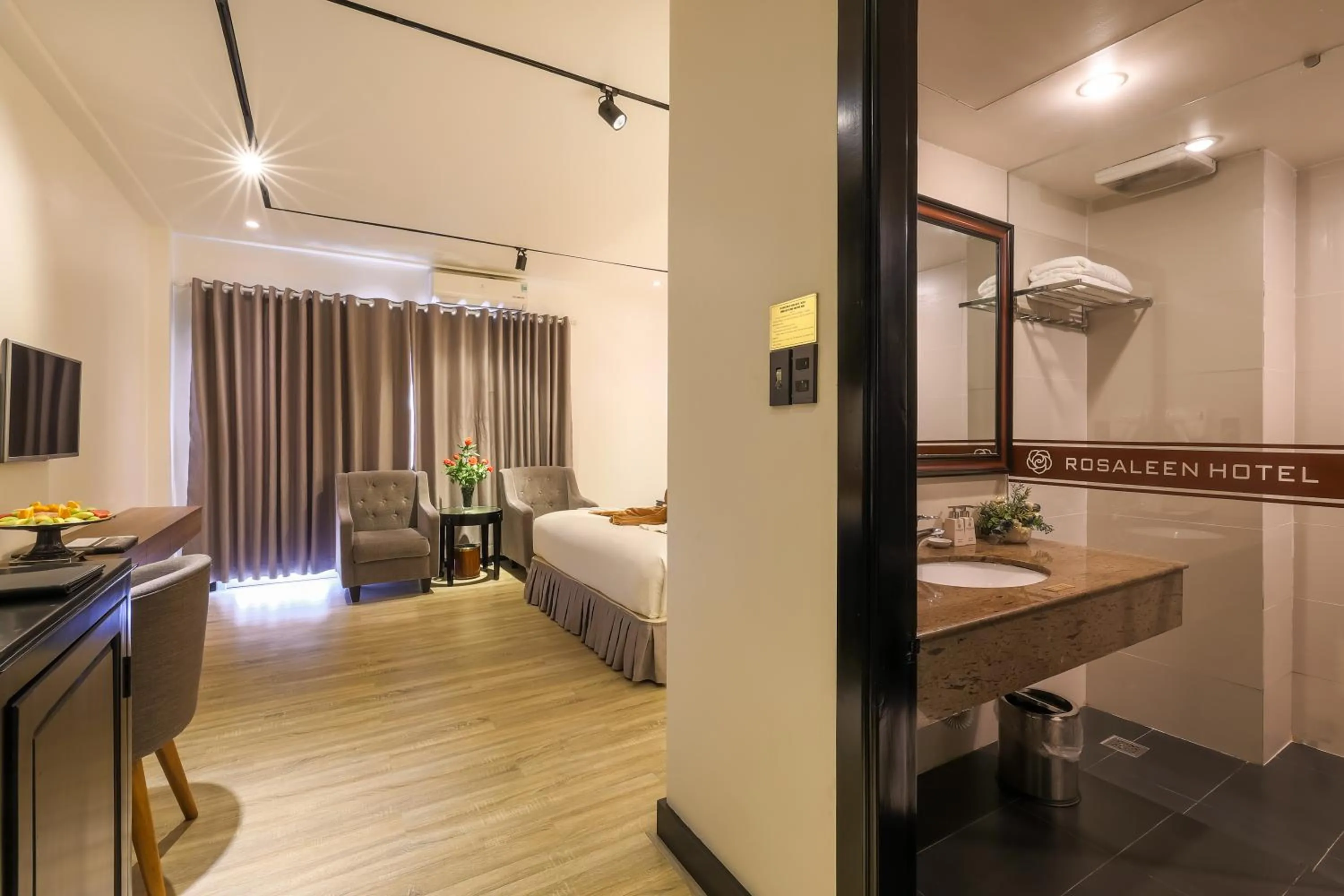 Toilet in Rosaleen Boutique Hotel