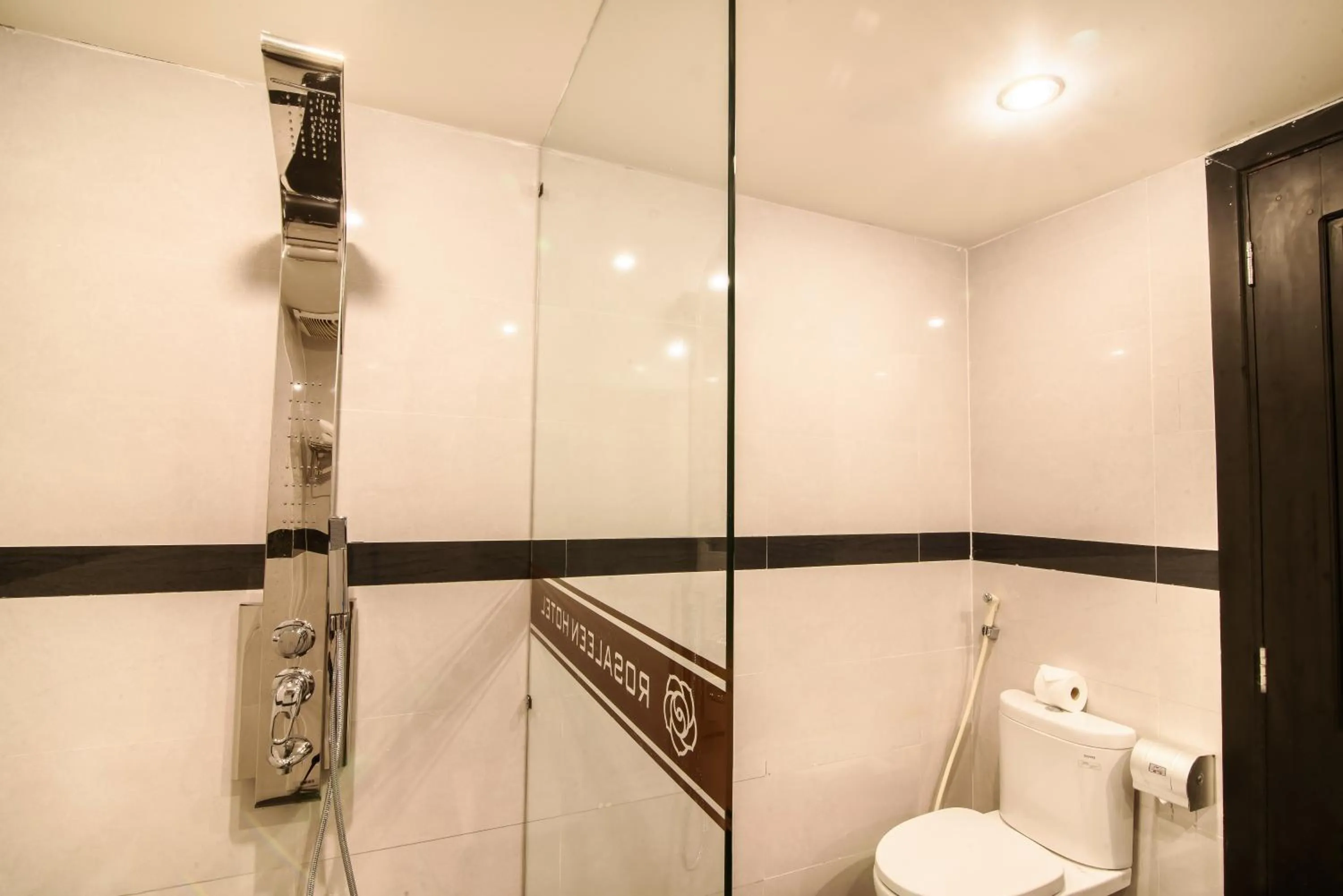 Shower in Rosaleen Boutique Hotel