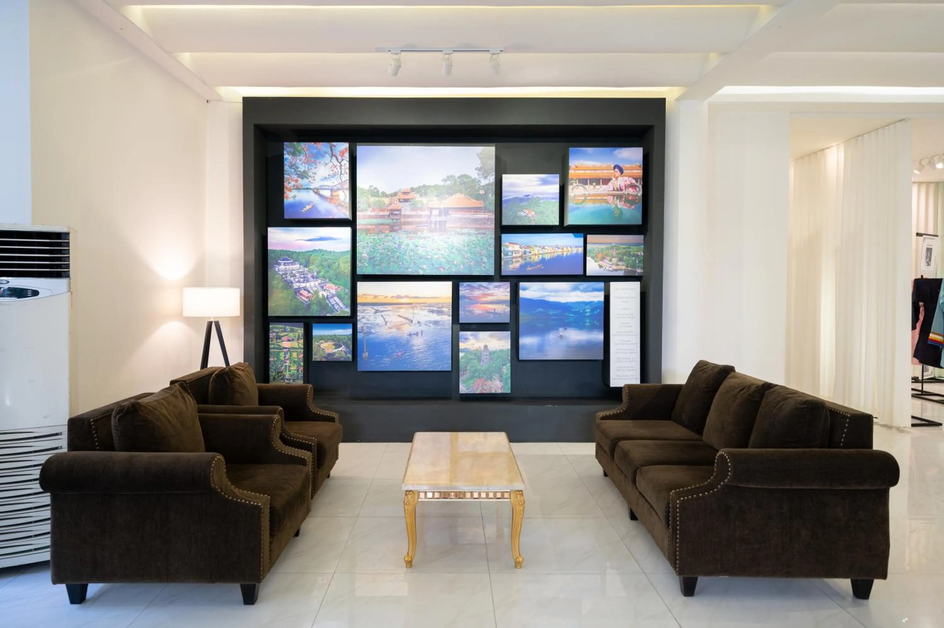 Communal lounge/ TV room in Rosaleen Boutique Hotel