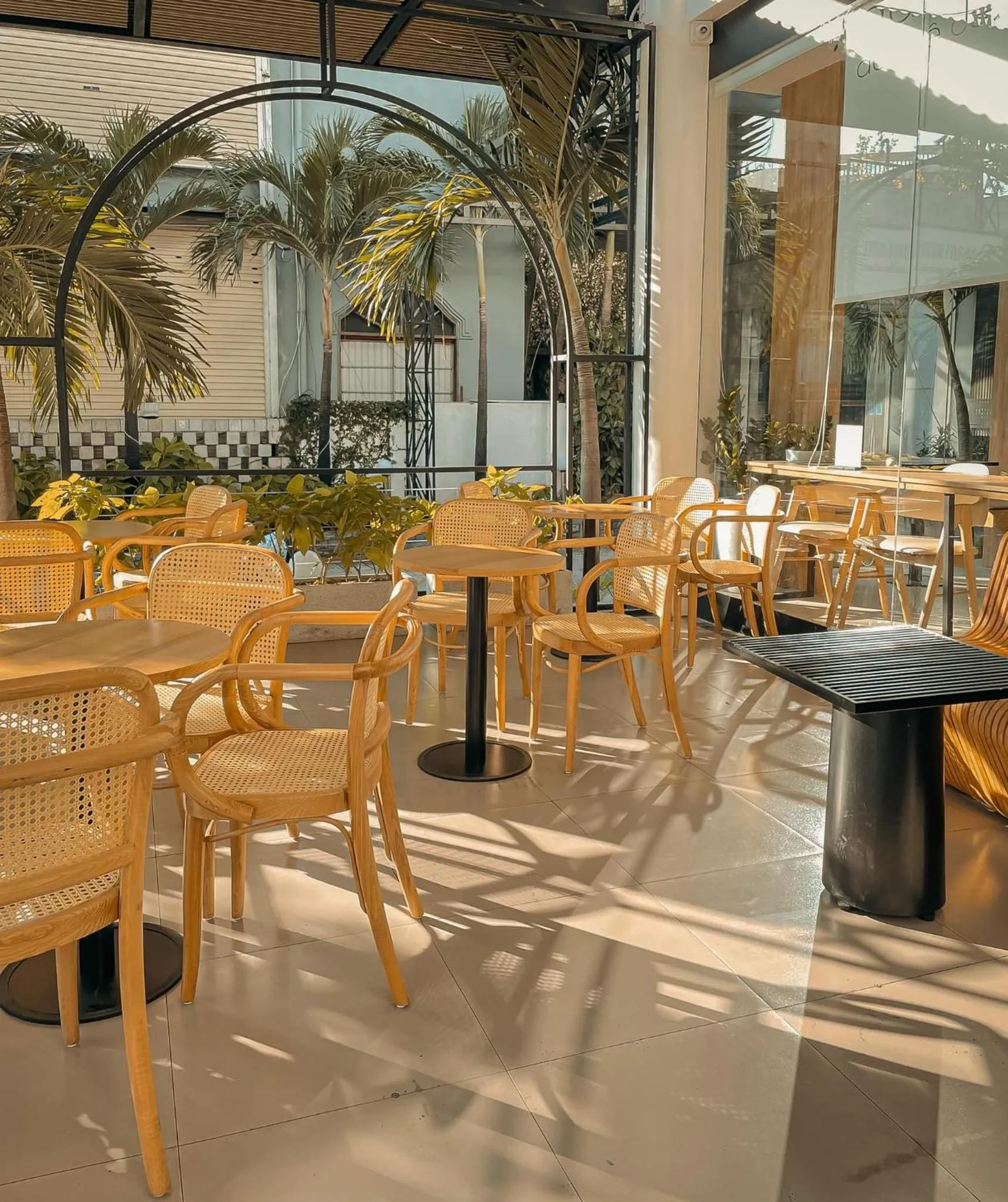 Restaurant/places to eat in Rosaleen Boutique Hotel