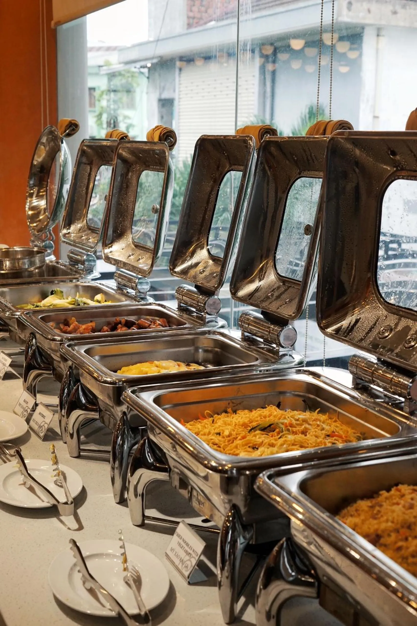 Restaurant/places to eat in Rosaleen Boutique Hotel