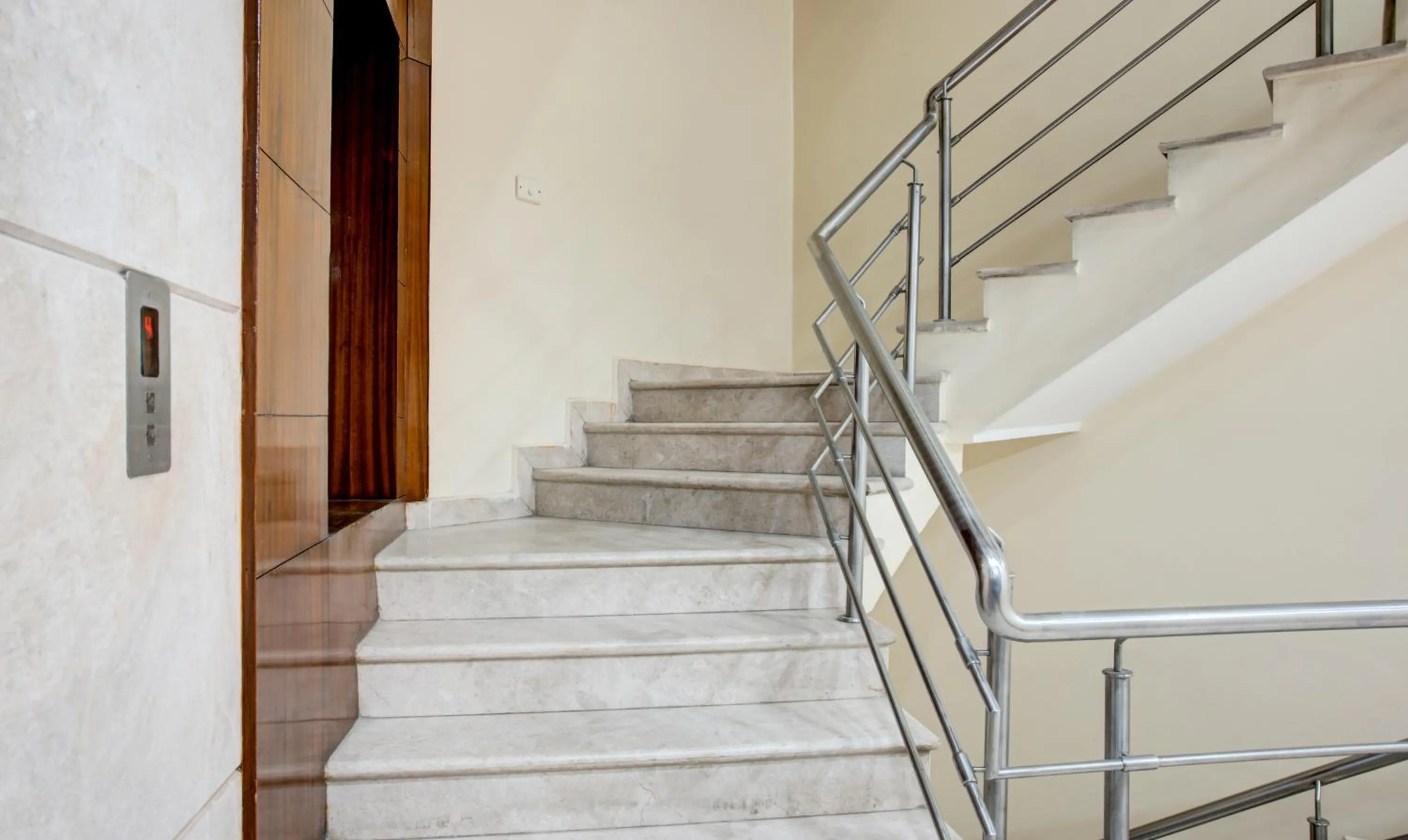 Lobby or reception in Treebo Golden Inn, 700 Mtrs From Promenade Beach