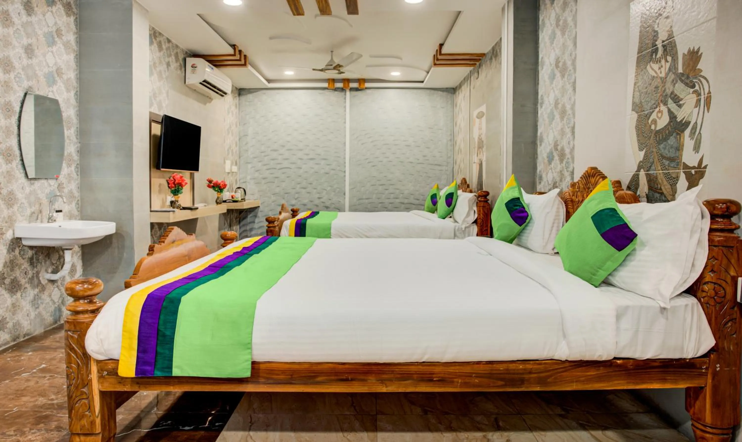 Bedroom, Bed in Treebo Golden Inn, 700 Mtrs From Promenade Beach