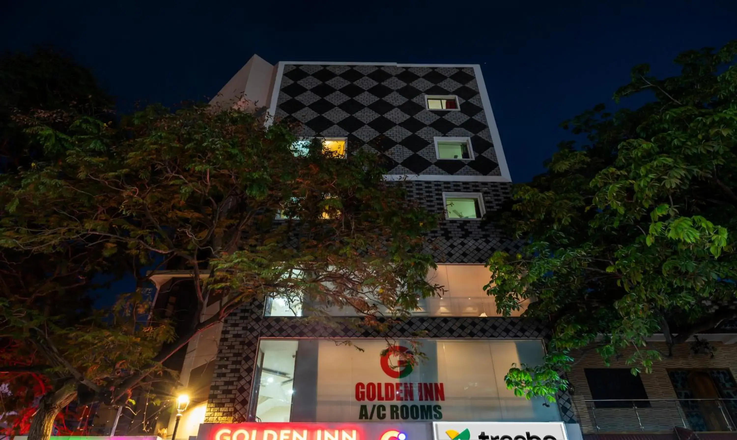 Property building in Treebo Golden Inn, 700 Mtrs From Promenade Beach Property building in Treebo Golden Inn, 700 Mtrs From Promenade Beach