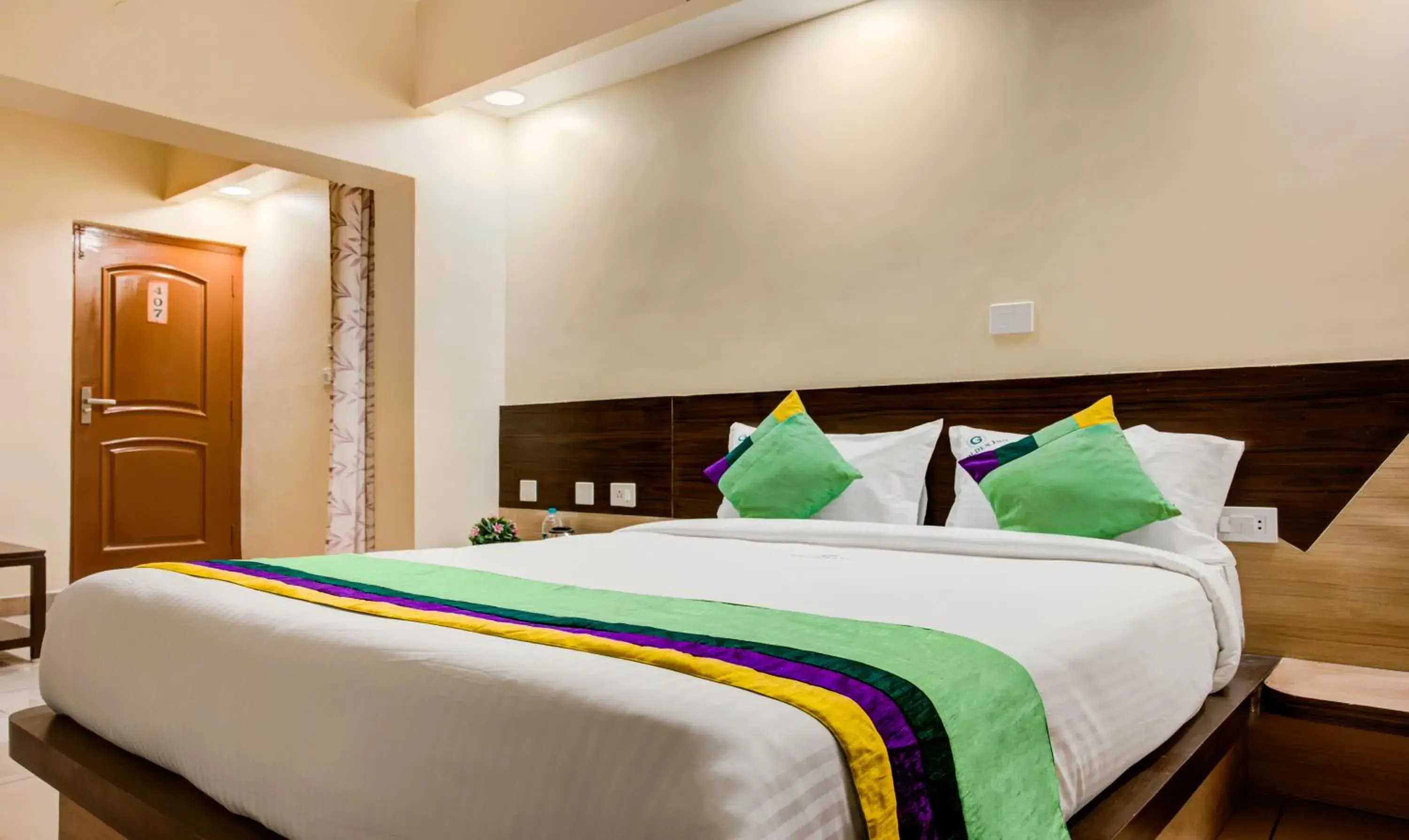 Bedroom, Bed in Treebo Golden Inn, 700 Mtrs From Promenade Beach Bedroom, Bed in Treebo Golden Inn, 700 Mtrs From Promenade Beach