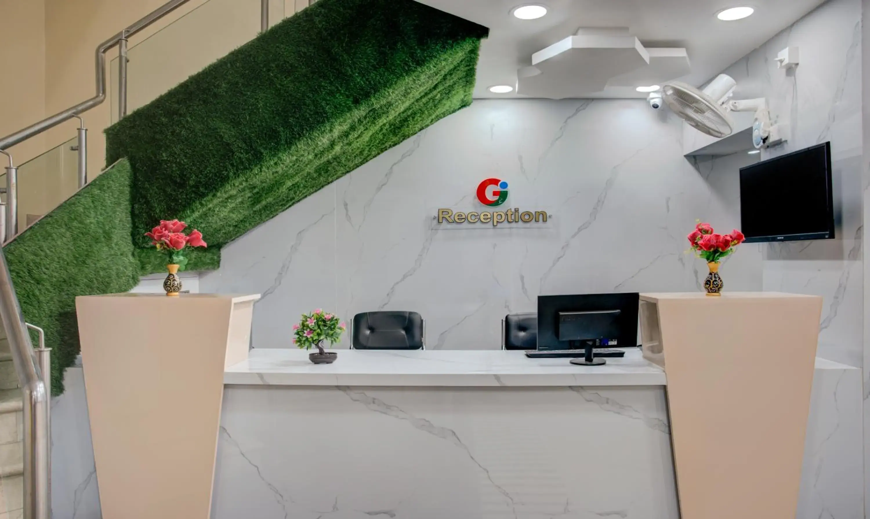 Lobby or reception in Treebo Golden Inn, 700 Mtrs From Promenade Beach Lobby or reception in Treebo Golden Inn, 700 Mtrs From Promenade Beach