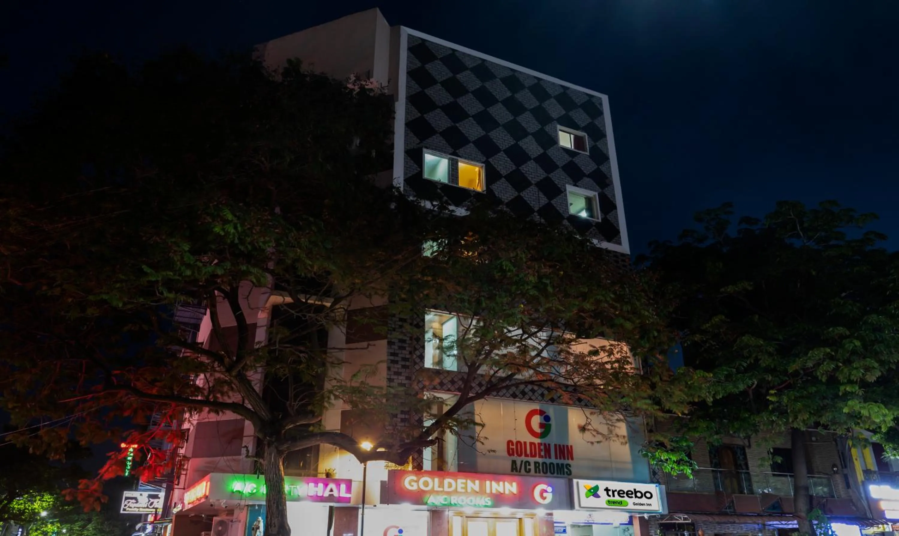 Property building in Treebo Golden Inn, 700 Mtrs From Promenade Beach