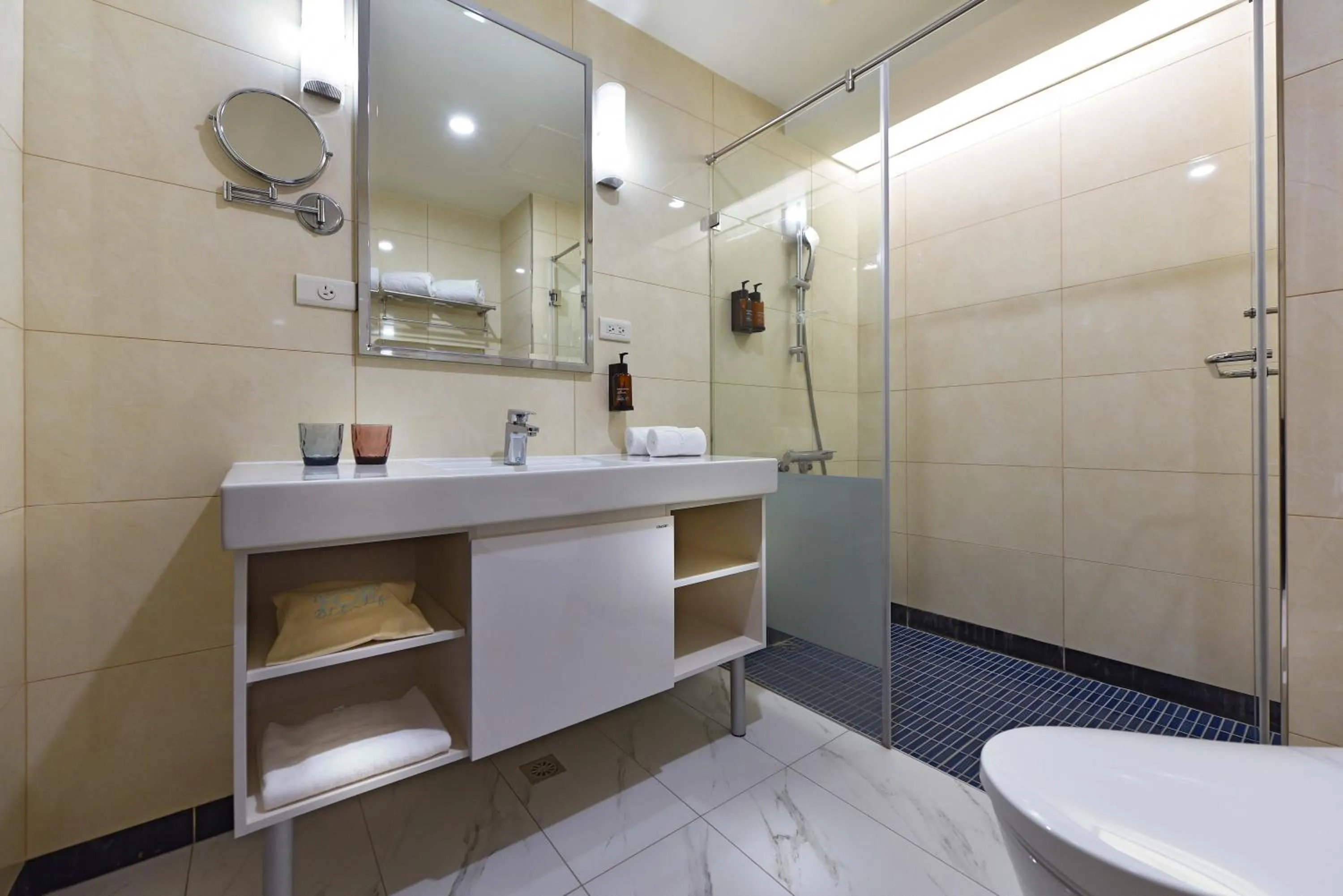 Toilet in Fullon Poshtel - Linkou