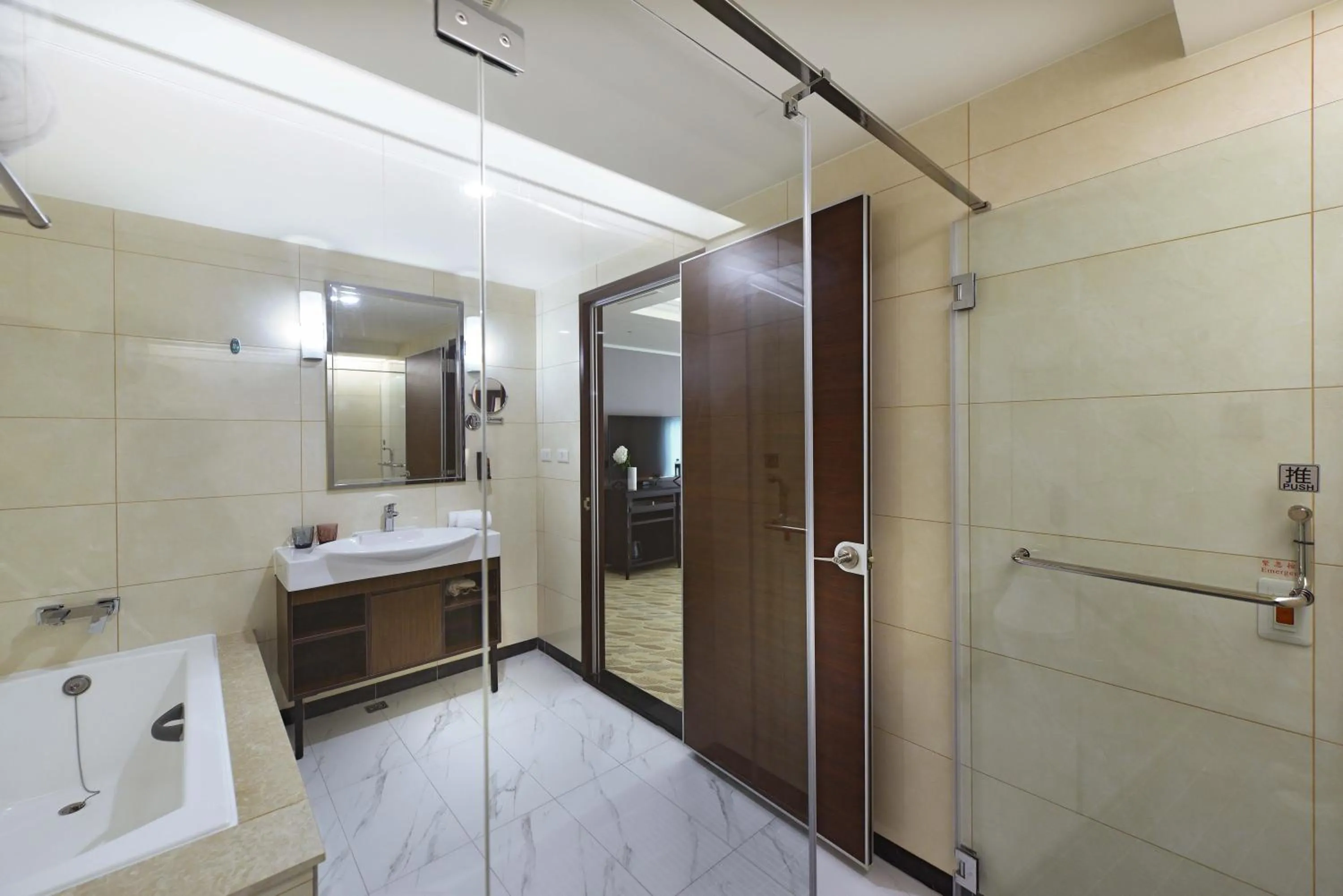 Toilet in Fullon Poshtel - Linkou