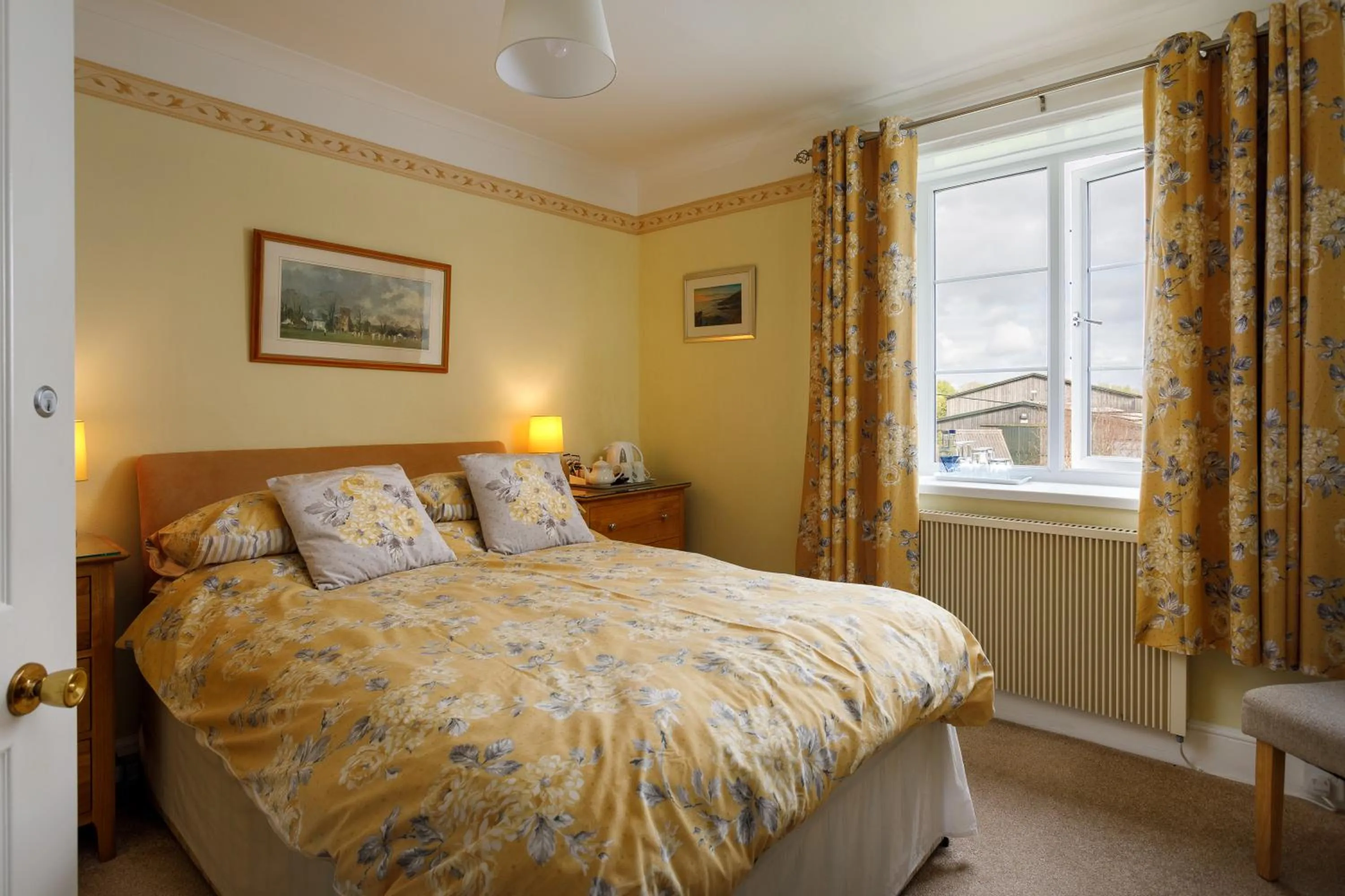 Bedroom, Bed in Bucklawren Farm