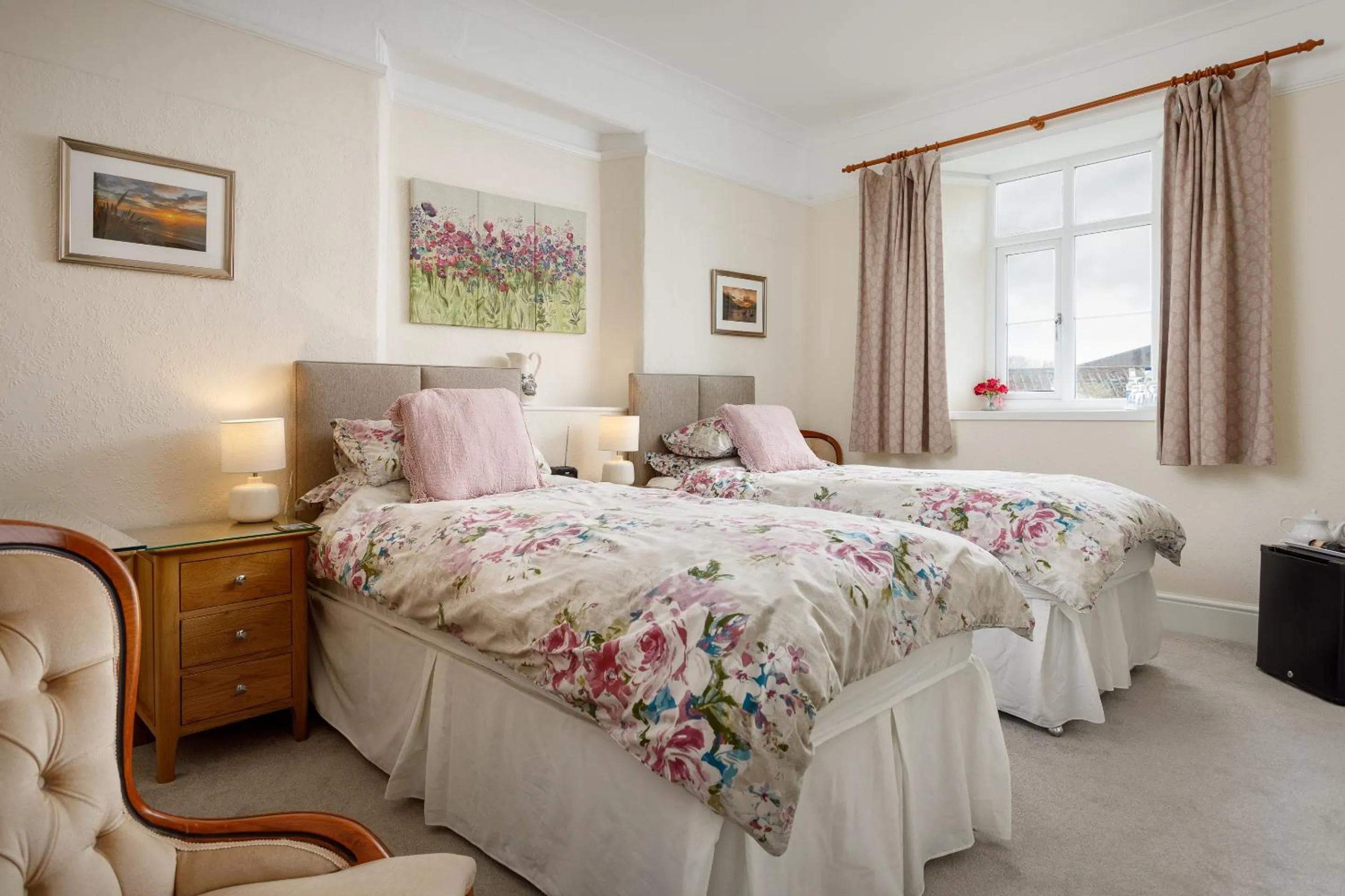 Bedroom, Bed in Bucklawren Farm
