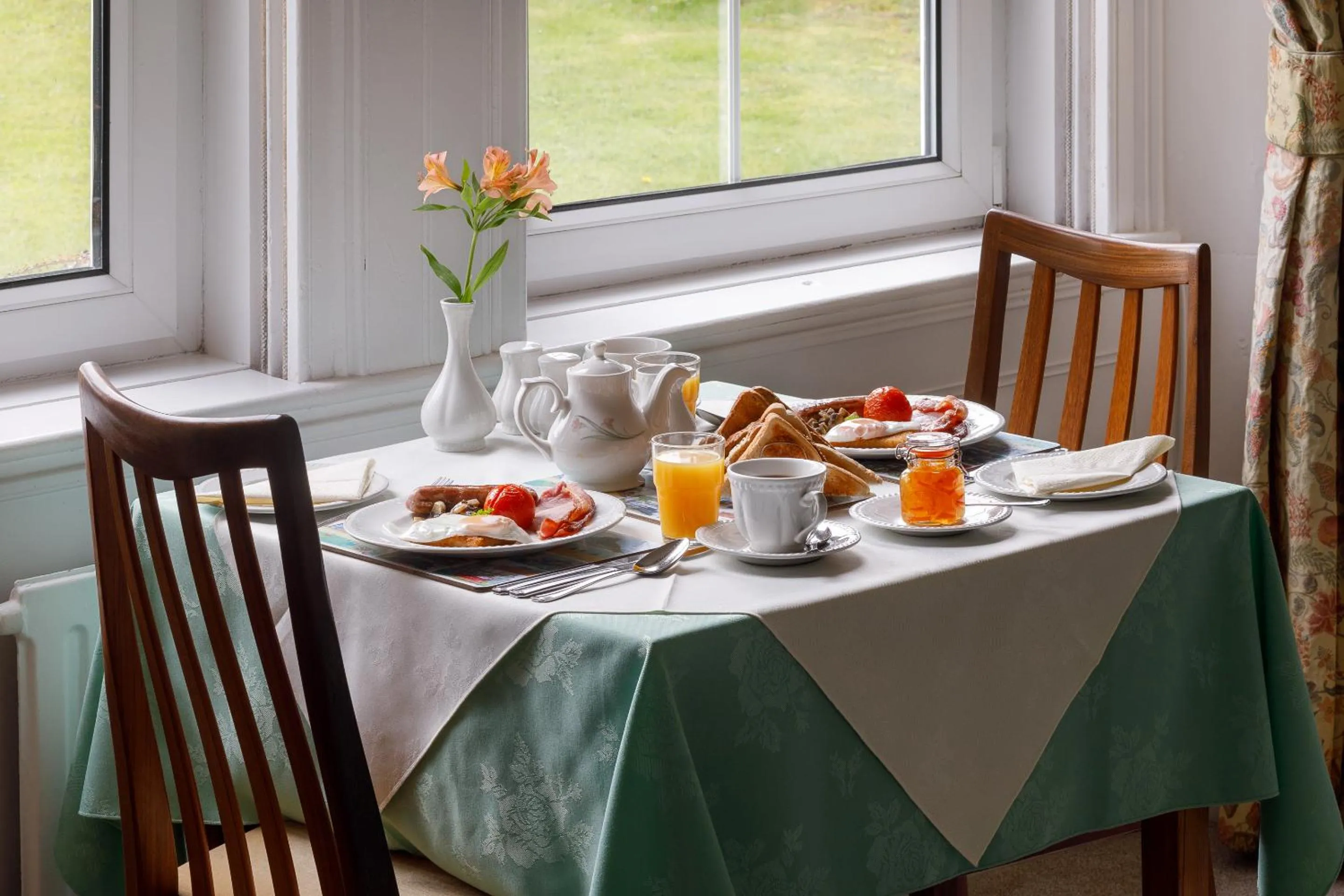 Breakfast in Bucklawren Farm
