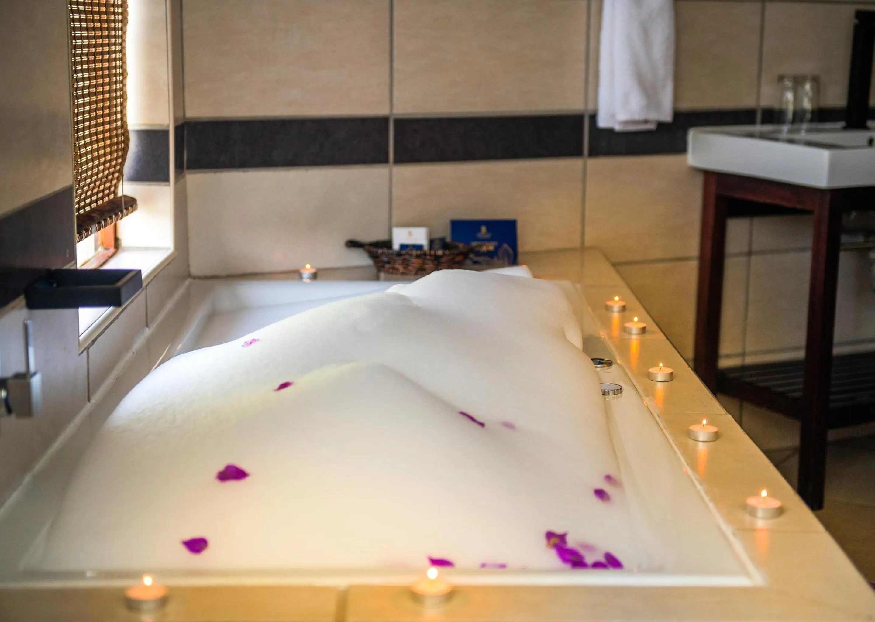 Hot Tub in Jozini Tiger Lodge & Spa by Dream Resorts