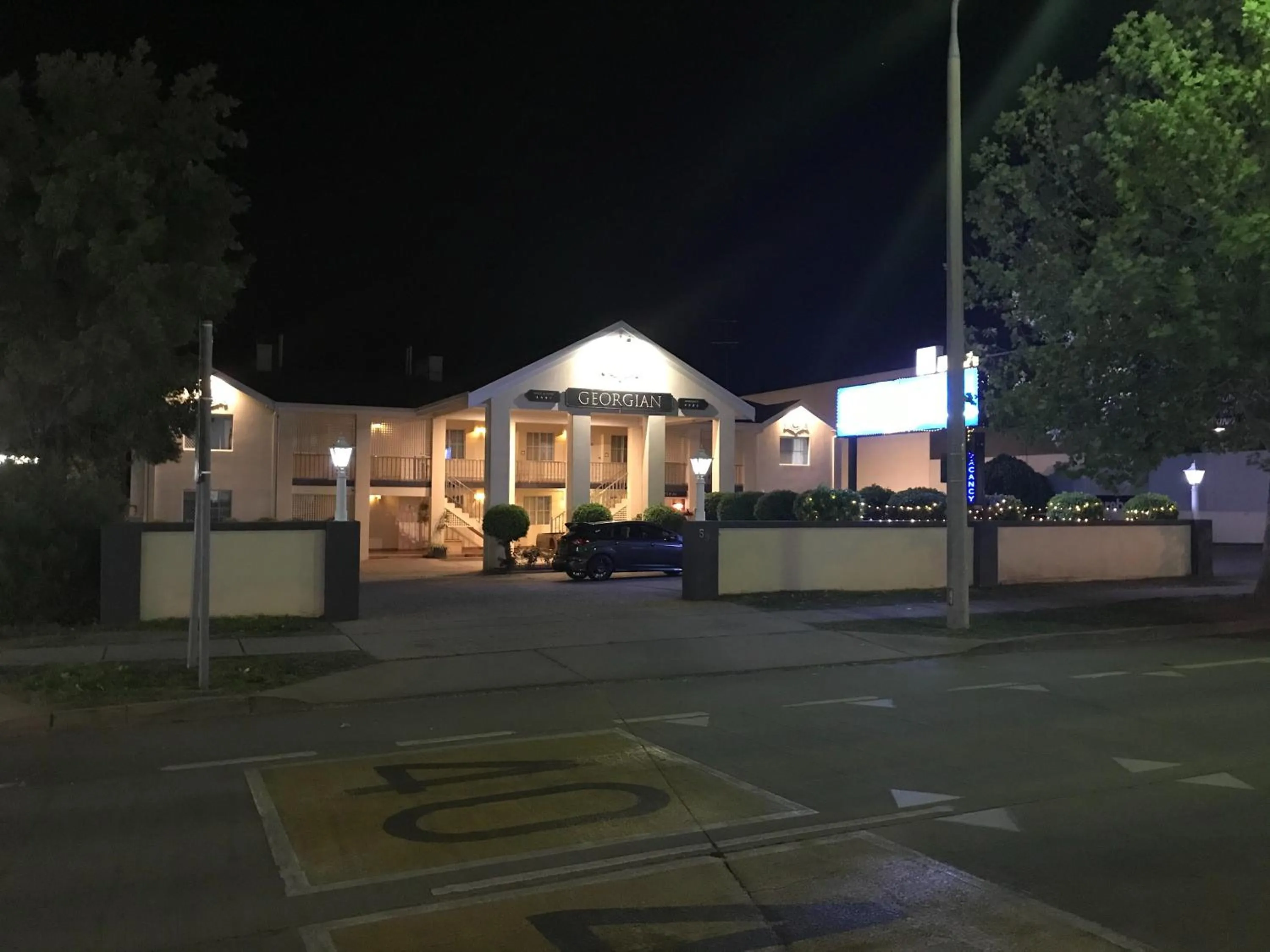 Property building in Albury Georgian Motel & Suites