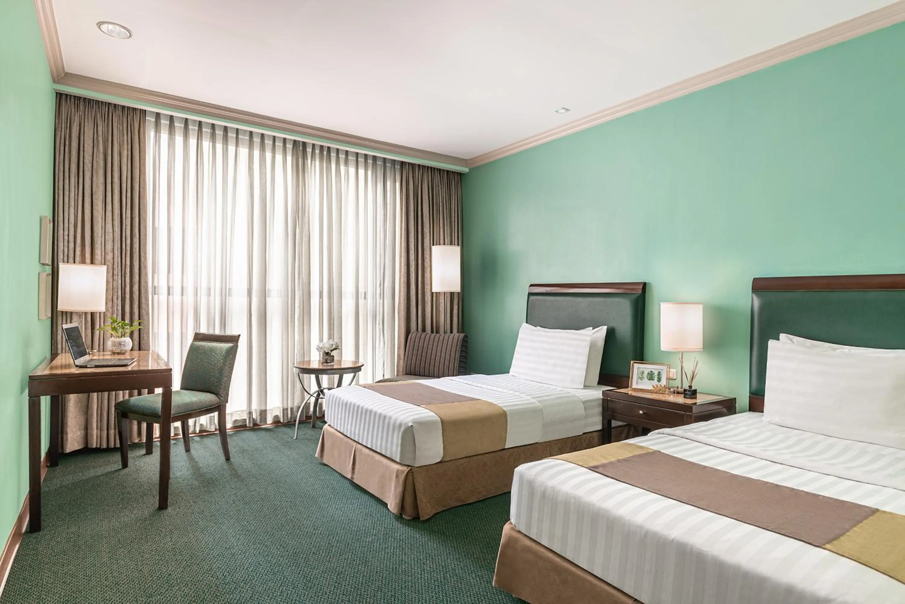 Bedroom, Bed in Makati Palace Hotel