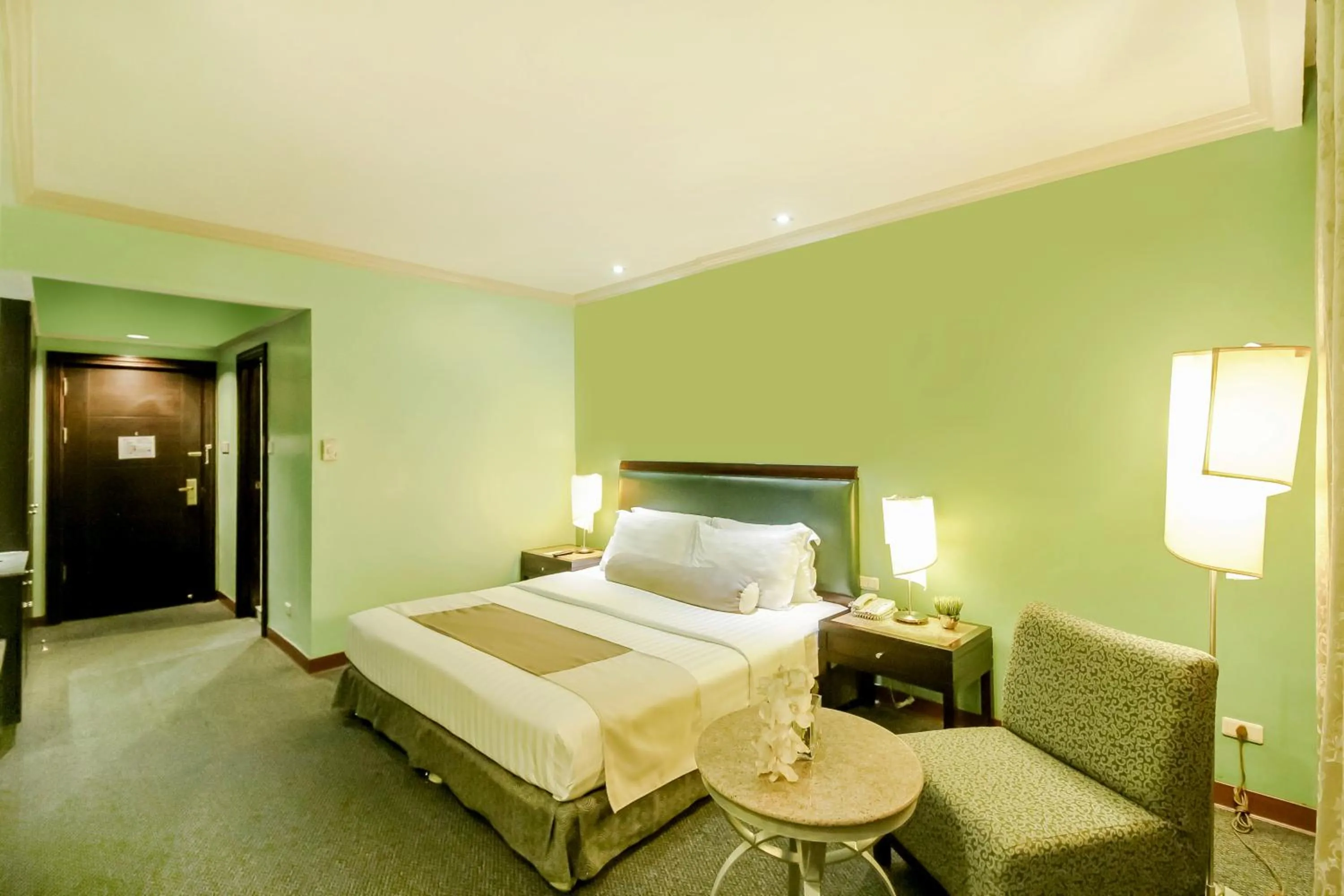 Bed in Makati Palace Hotel