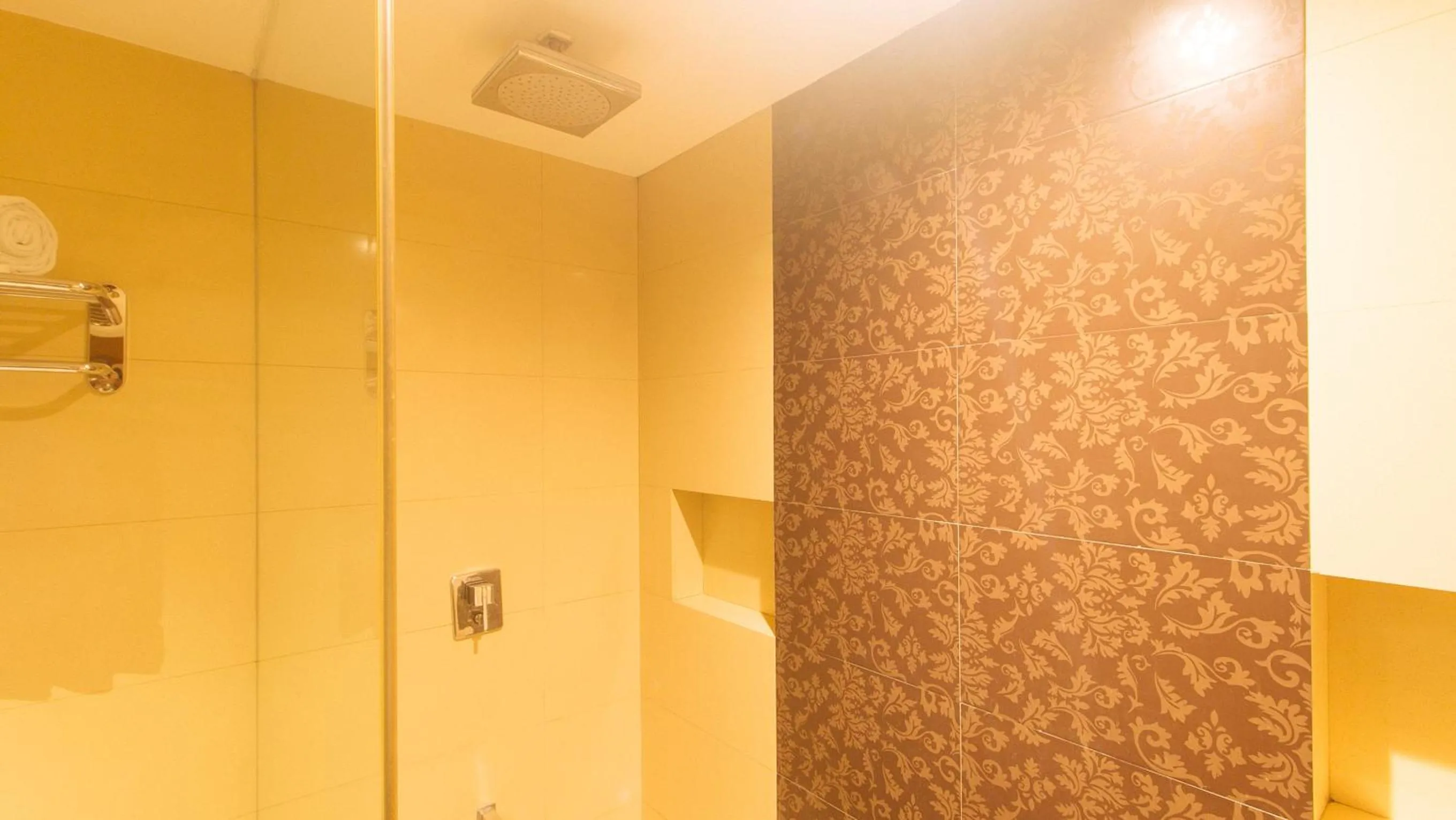 Shower in Torre Venezia Suites