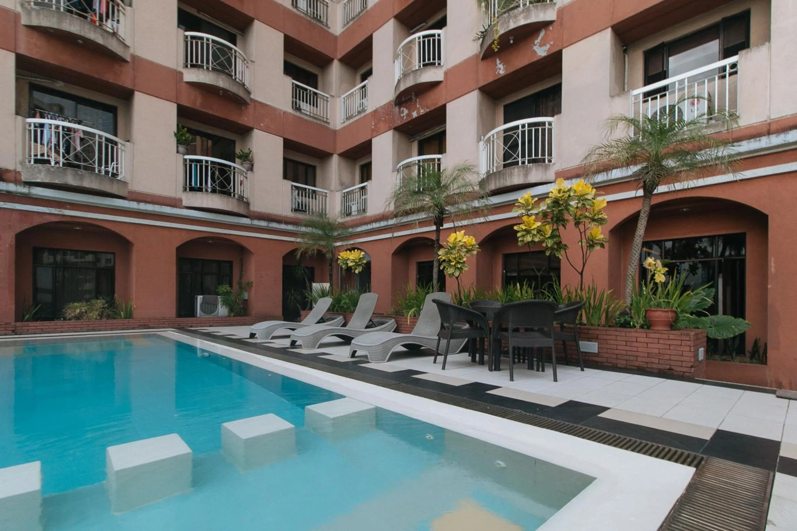 Swimming pool in Torre Venezia Suites